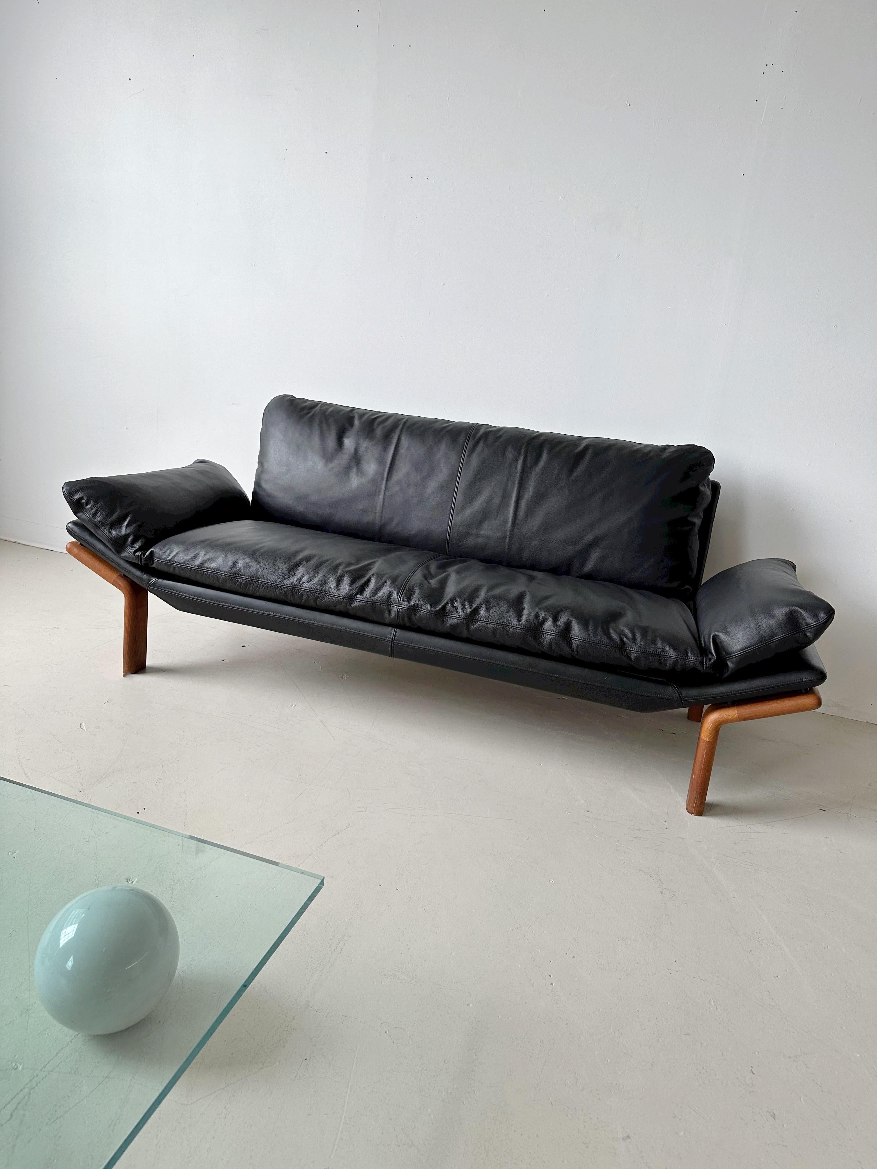 Black Leather 3 Seater Sofa with Solid Teak Frame by Komfort Denmark For Sale 2