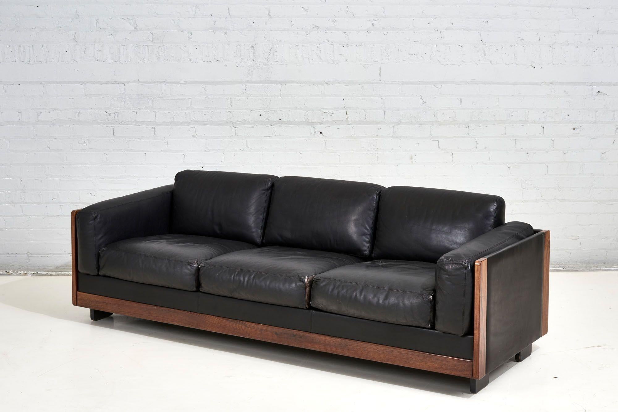 Mid-Century Modern Black Leathe/Rosewood “920 Sofa”, Afra & Tobia Scarpa for Cassina, Italy 1960 For Sale