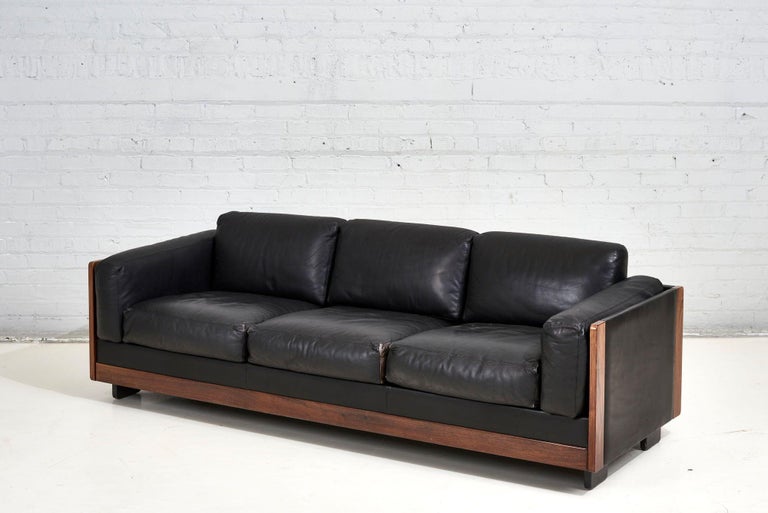 Black Leather/Rosewood “920 Sofa”, Afra and Tobia Scarpa for