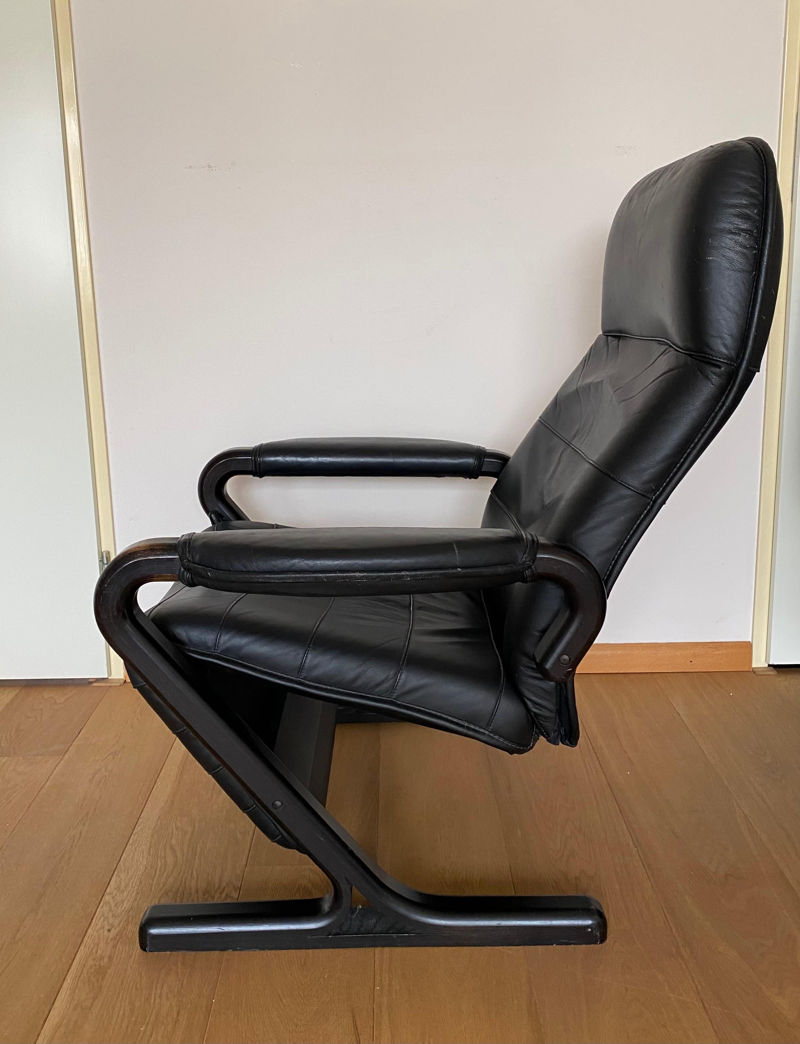Black Leather and Bentwood Recliner Chair, ca. 1980s In Good Condition In Schagen, NL