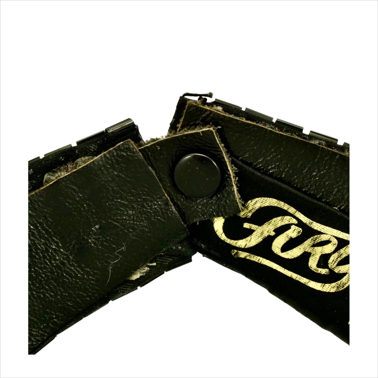 Halskette aus schwarzem Leder und schwarzem Perlenkragen mit Blumendetails im Angebot 3