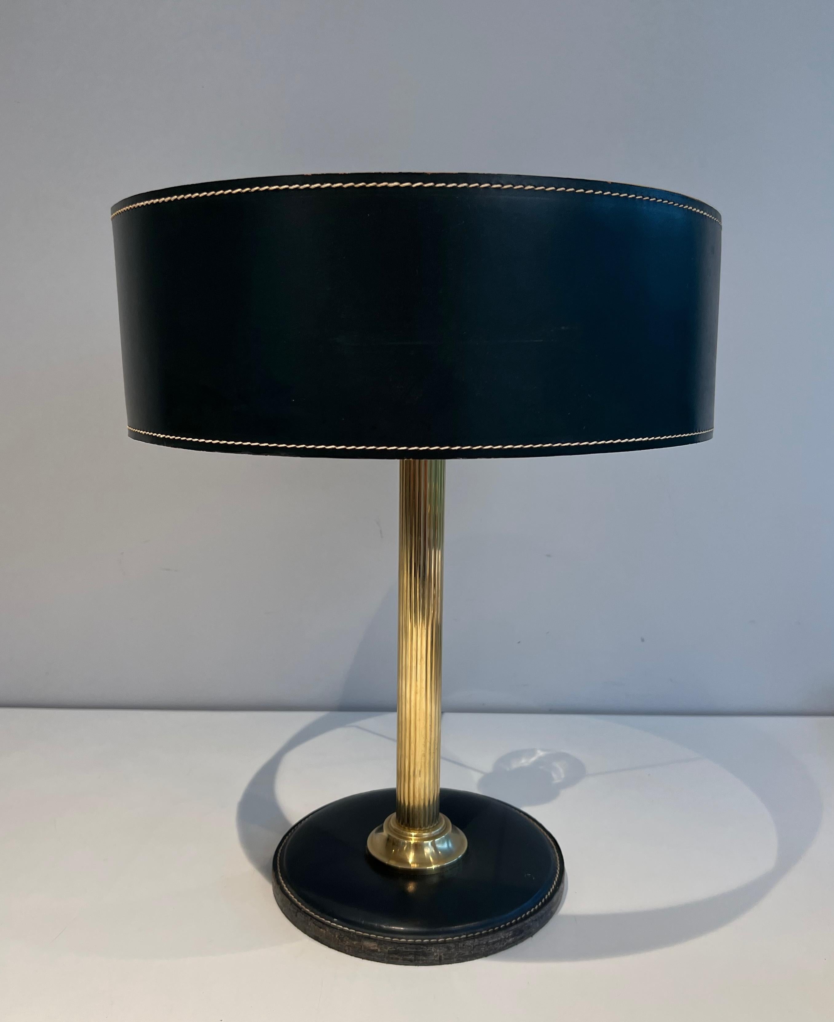 Lampe de bureau en cuir noir et laiton dans le style de Jacques Adnet en vente 5