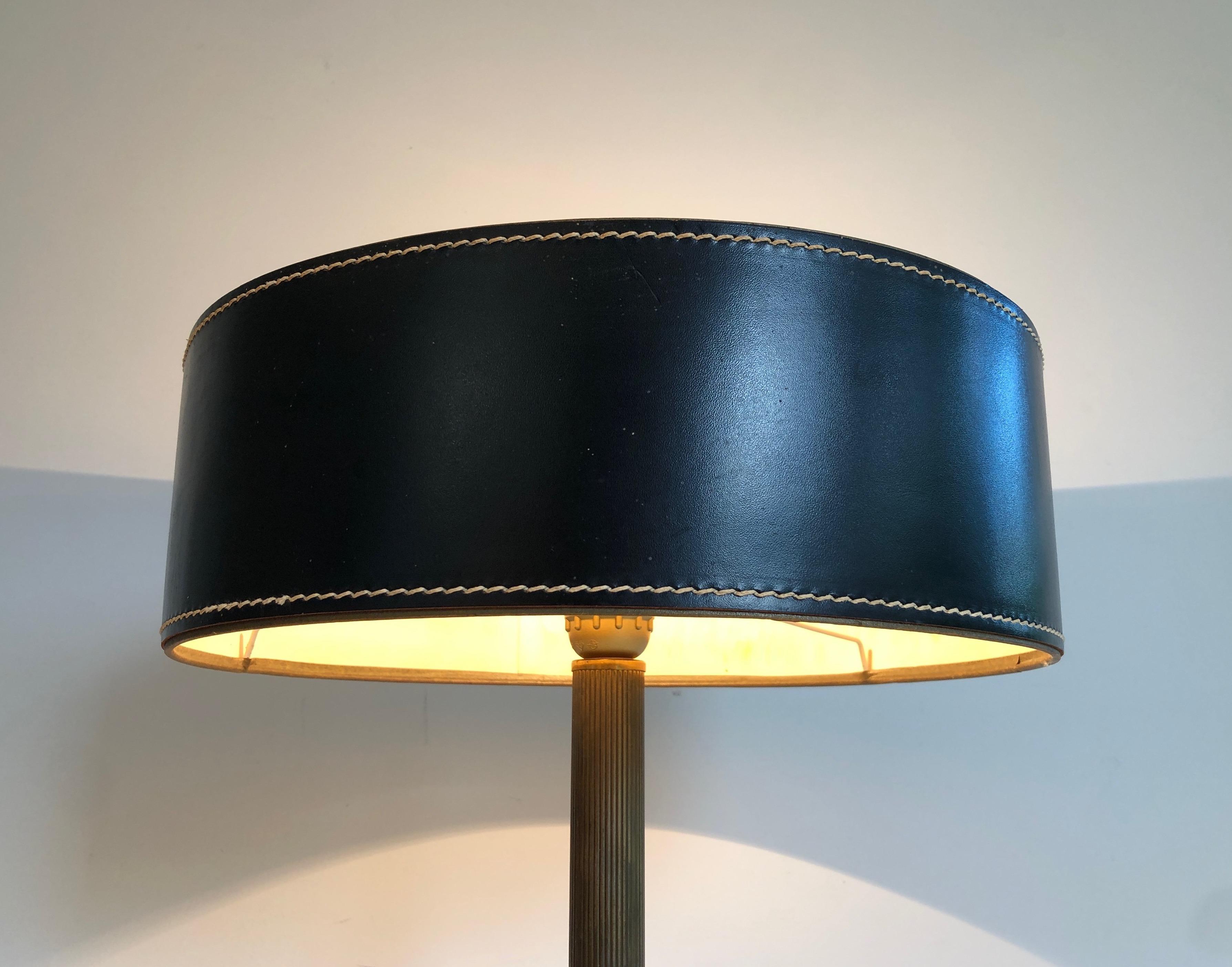 Black Leather and Brass Desk Lamp in the Style of Jacques Adnet In Good Condition For Sale In Marcq-en-Barœul, Hauts-de-France