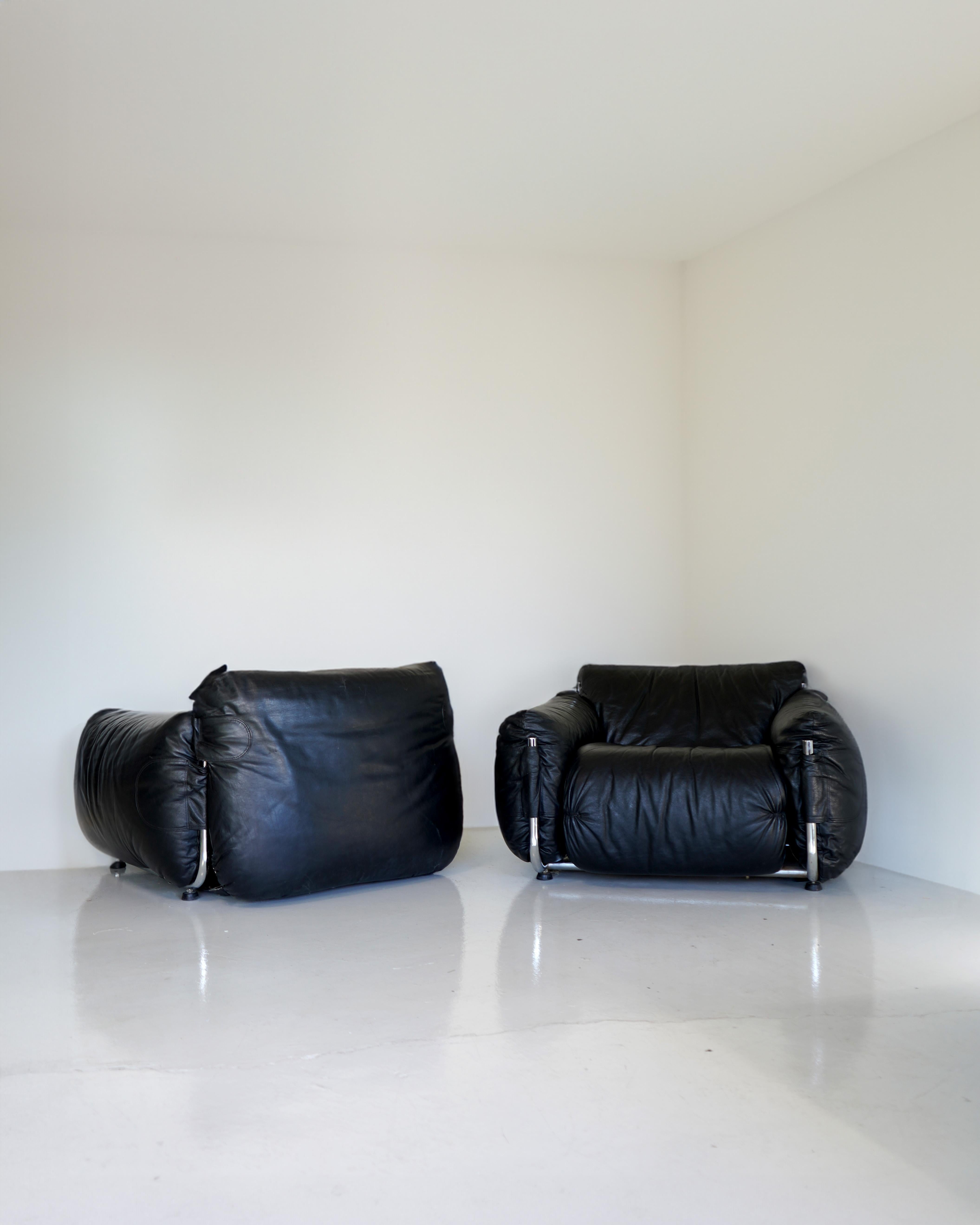 Modern Black Leather and Chrome Armchairs, Giuseppe Munari for Poltrona Munari, Pair