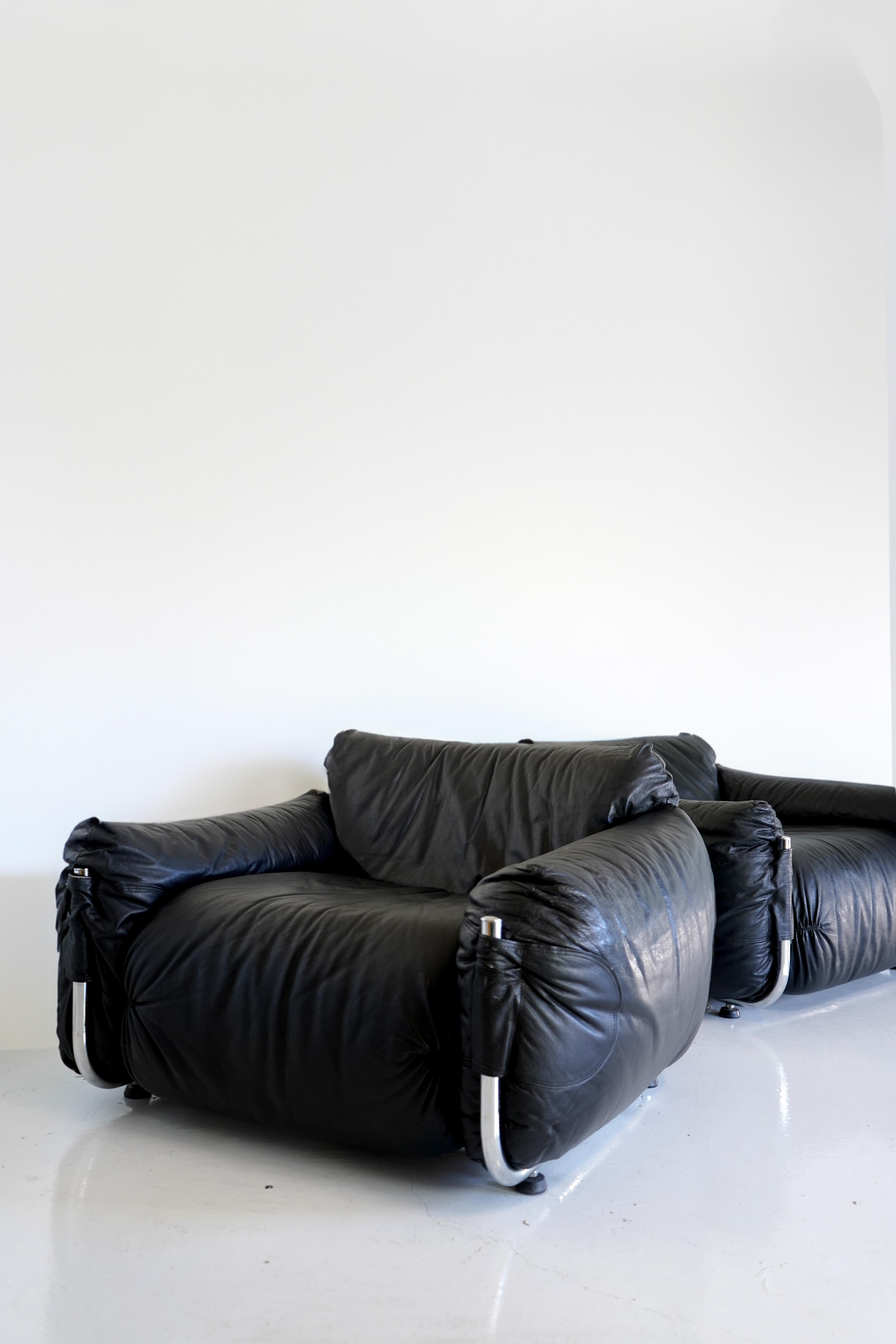 Italian Black Leather and Chrome Armchairs, Giuseppe Munari for Poltrona Munari, Pair
