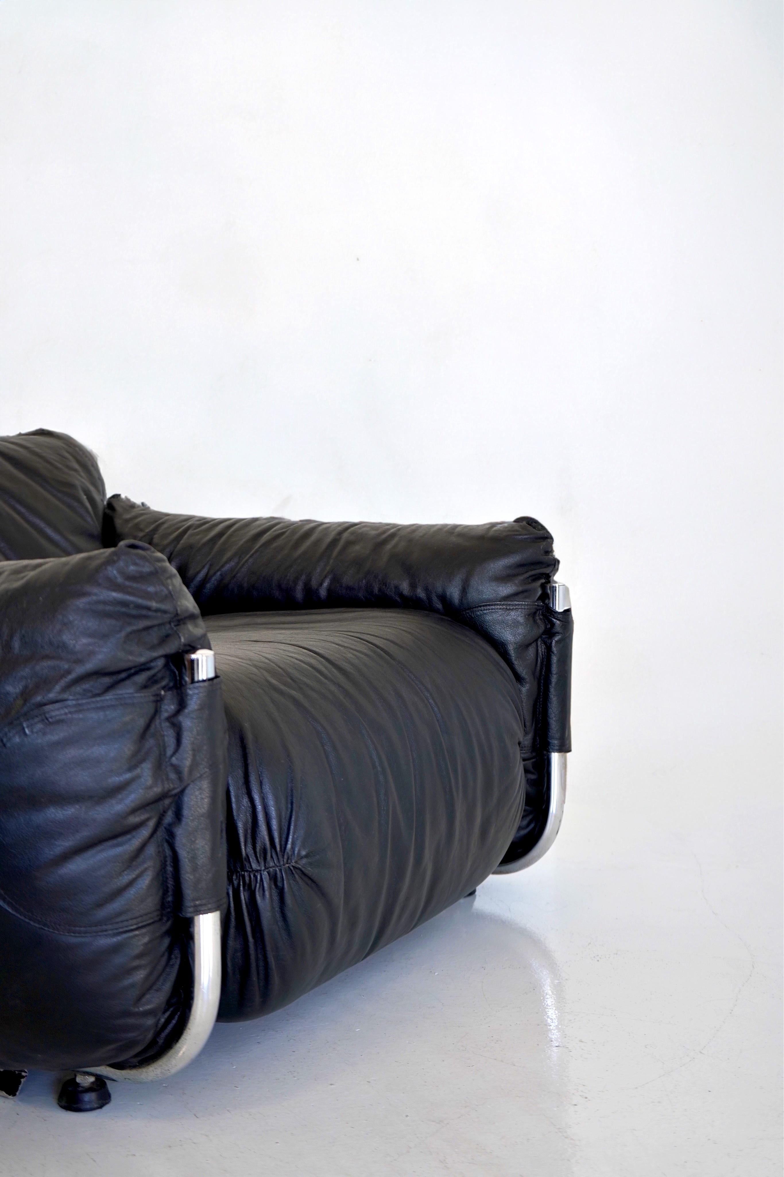 Black Leather and Chrome Armchairs, Giuseppe Munari for Poltrona Munari, Pair 1