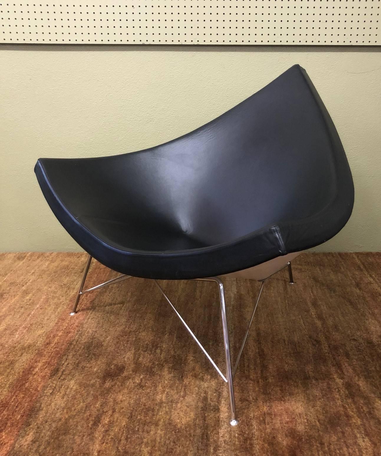 Named for its shell-fragment shape that invites lounging in a variety of positions, the Coconut Chair is clever in how it integrates seat, back and arms into one simple form. This is an authentic Coconut chair by George Nelson for Herman Miller made
