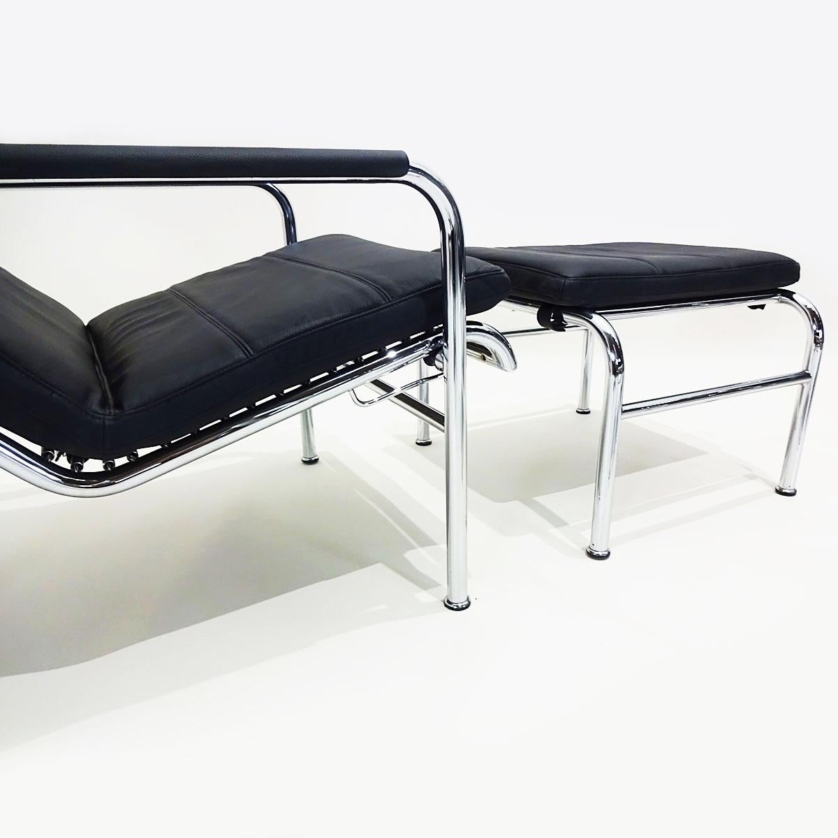 Mid-20th Century Black Leather and Chrome Gabriele Mucchi Genni Reclining Chair and Ottoman
