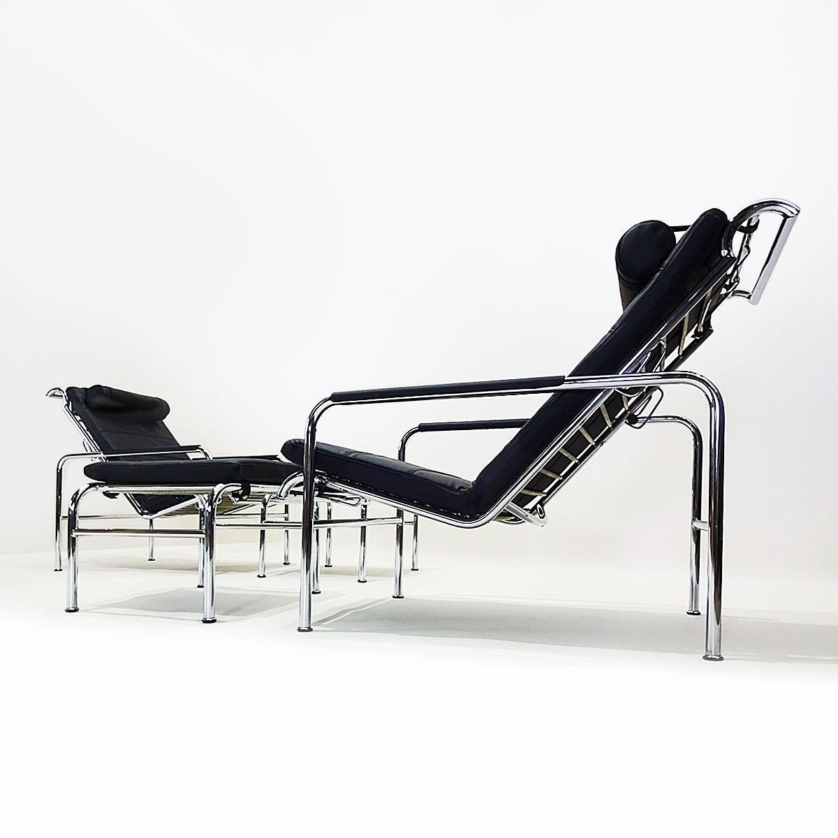 An outstanding pair of black leather and chrome Genni reclining lounge chairs with matching ottomans originally designed by Gabriele Mucchi in 1935.

The pair are in excellent vintage condition save a couple of marks in the chrome on the front of