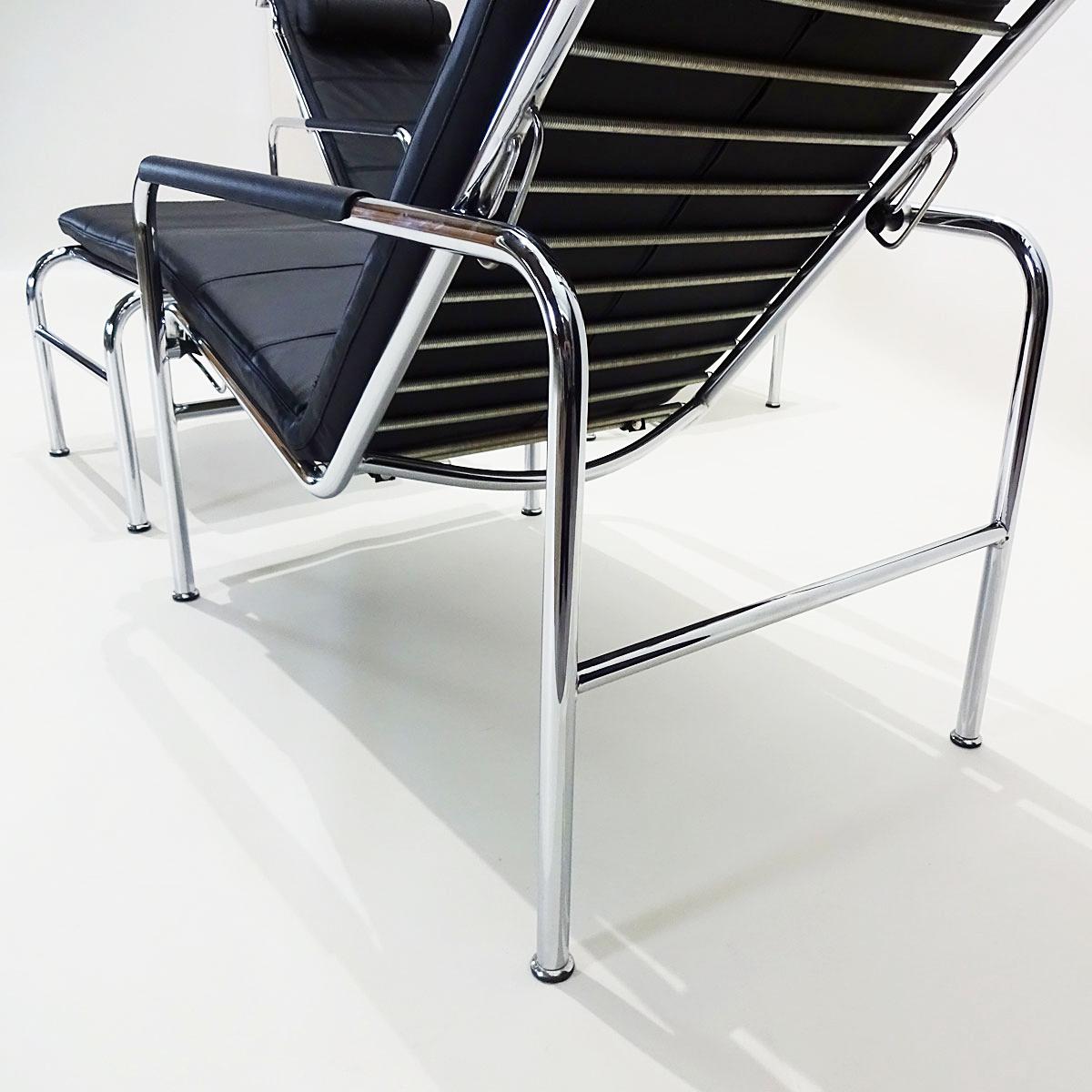 Black Leather and Chrome Gabriele Mucchi Genni Reclining Chairs and Ottomans In Good Condition In Highclere, Newbury