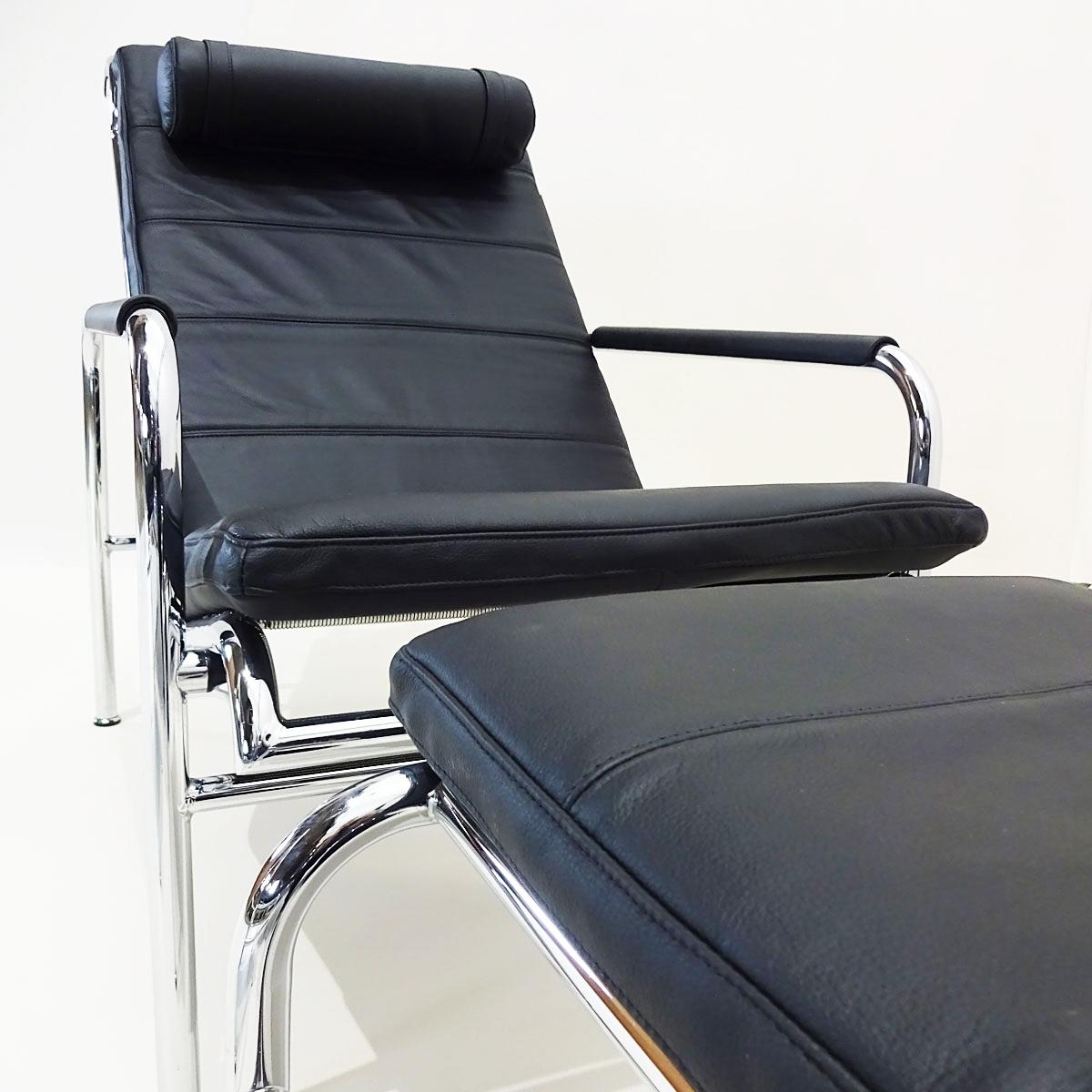 Mid-20th Century Black Leather and Chrome Gabriele Mucchi Genni Reclining Chairs and Ottomans