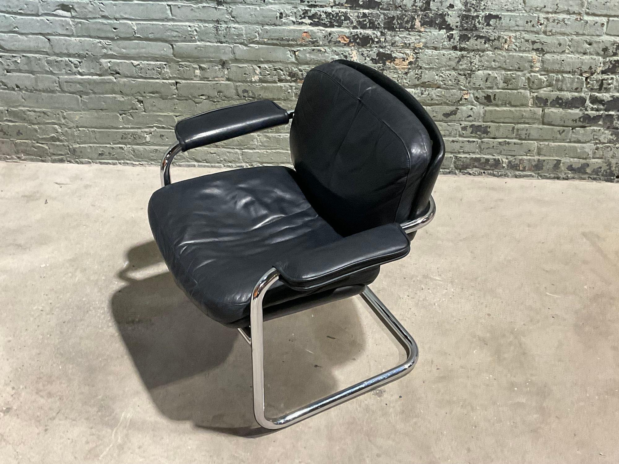 Mid-Century Modern Black Leather and Chrome Side Chair, 1970 For Sale
