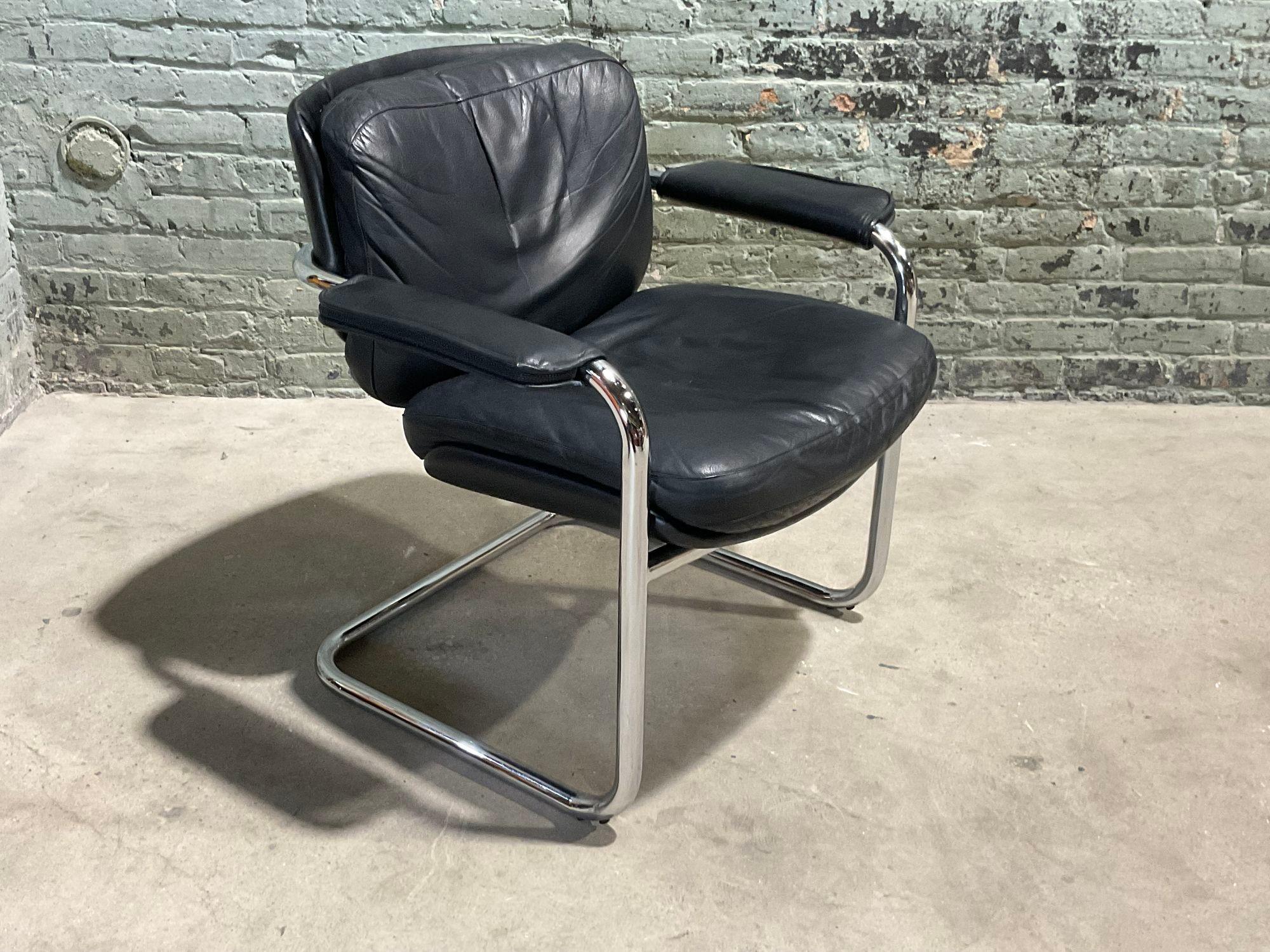 Black Leather and Chrome Side Chair, 1970 In Good Condition For Sale In Chicago, IL