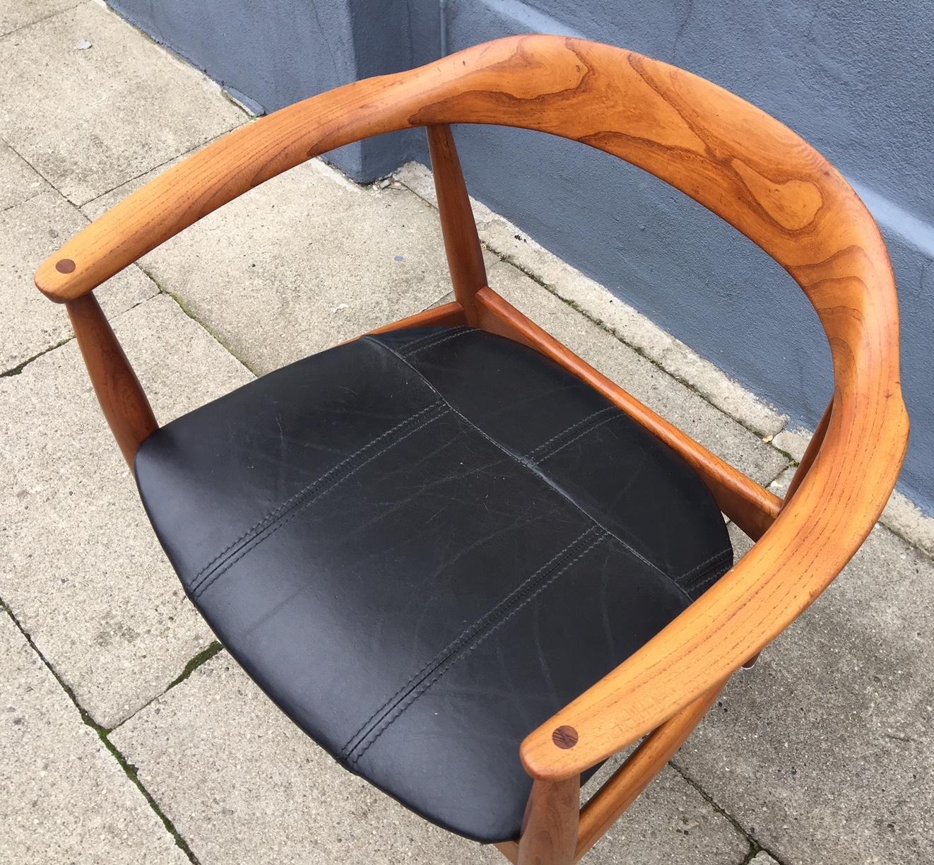 Black Leather and Elm Armchair by Illum Wikkelsø for Niels E. Eilersen, 1950s In Good Condition For Sale In Esbjerg, DK