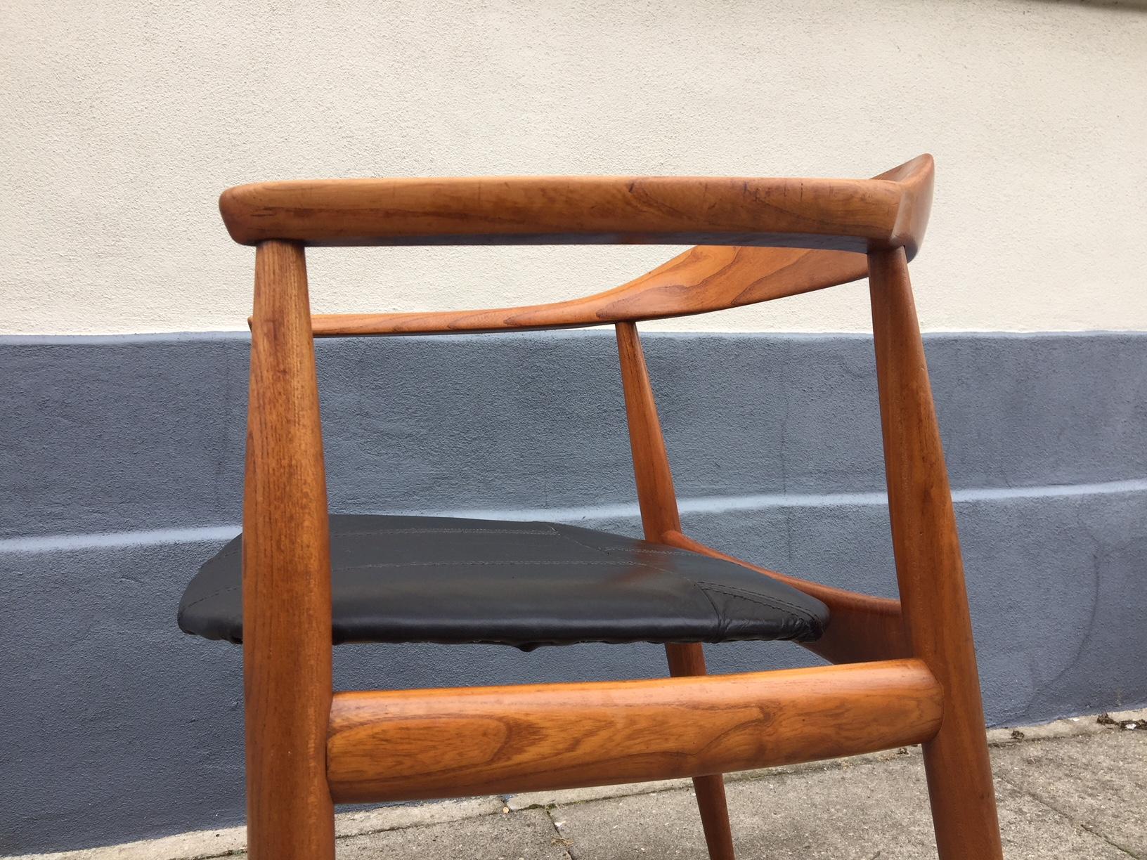 Black Leather and Elm Armchair by Illum Wikkelsø for Niels E. Eilersen, 1950s For Sale 1