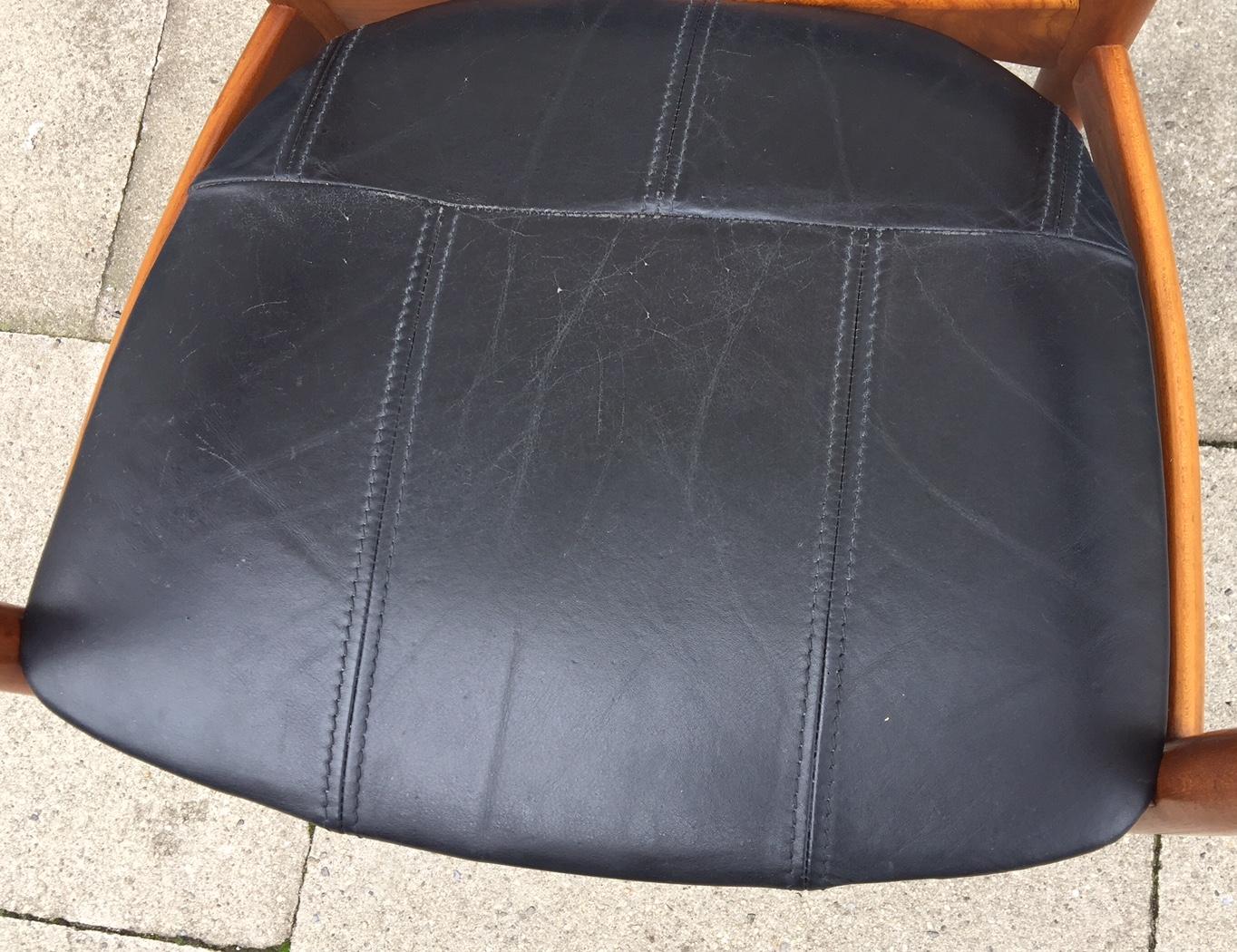 Black Leather and Elm Armchair by Illum Wikkelsø for Niels E. Eilersen, 1950s For Sale 3