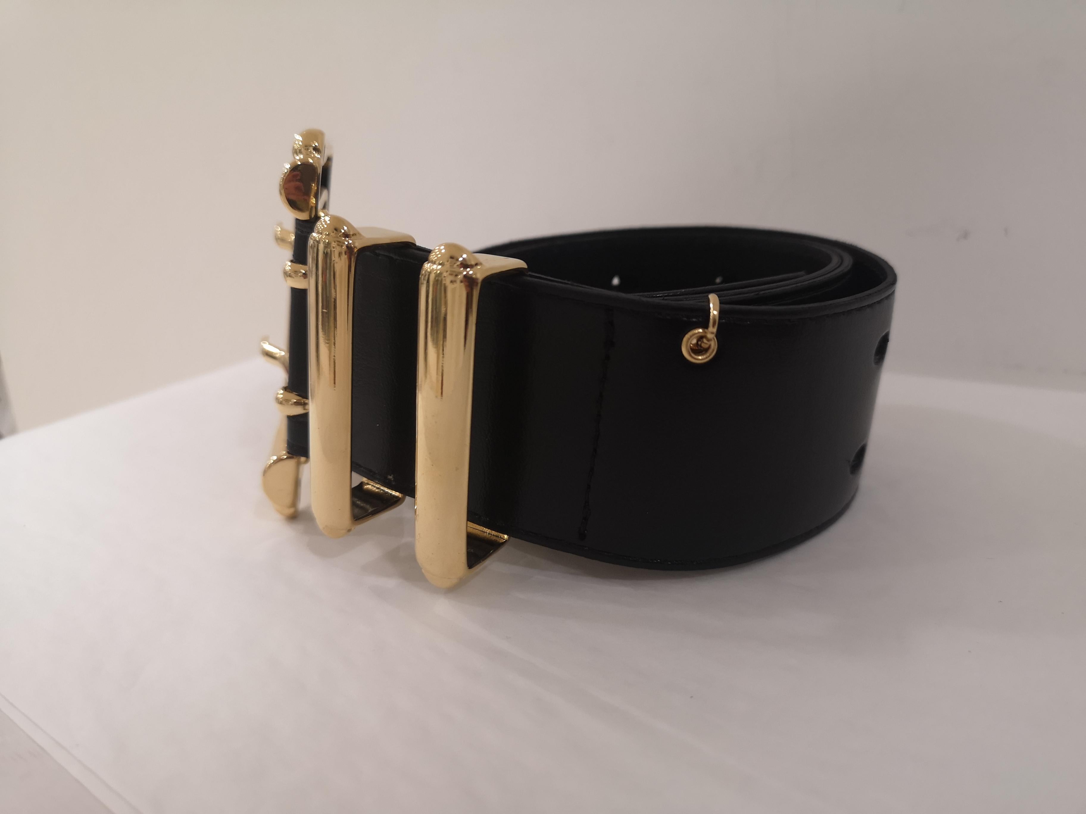Black leather and gold hardware belt NWOT In New Condition In Capri, IT