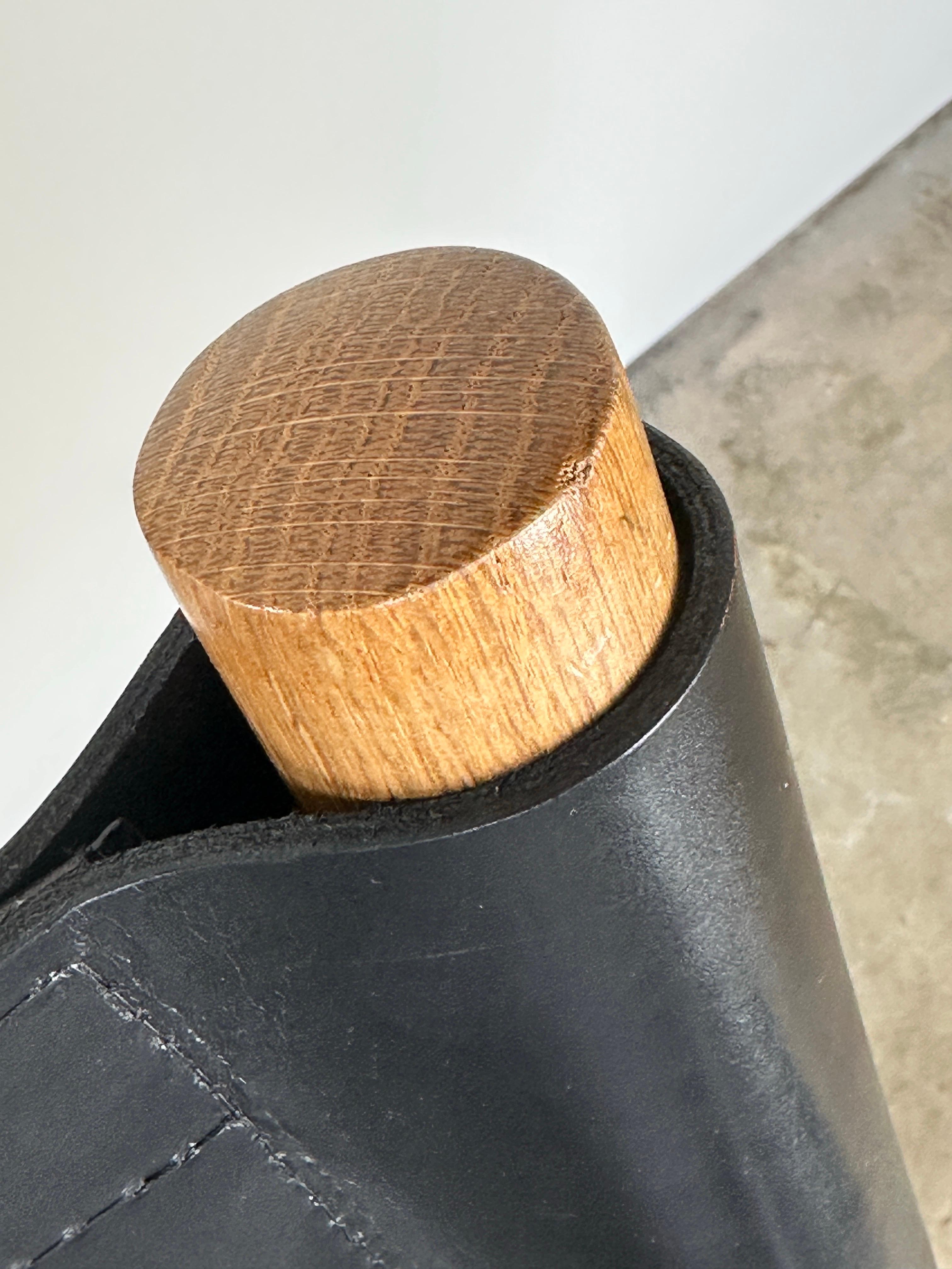Sedia a fionda in pelle nera e Oak, di Dux in vendita 4