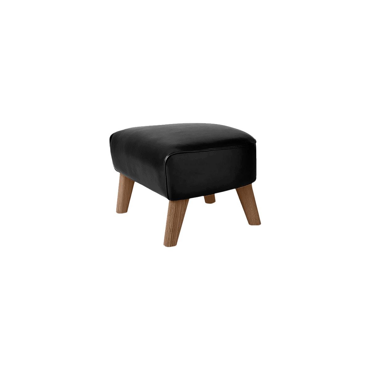 Black leather and smoked oak my own chair footstool by Lassen.
Dimensions: W 56 x D 58 x H 40 cm.
Materials: leather.

The my own chair footstool has been designed in the same spirit as Flemming Lassen’s original iconic chair, reflecting his