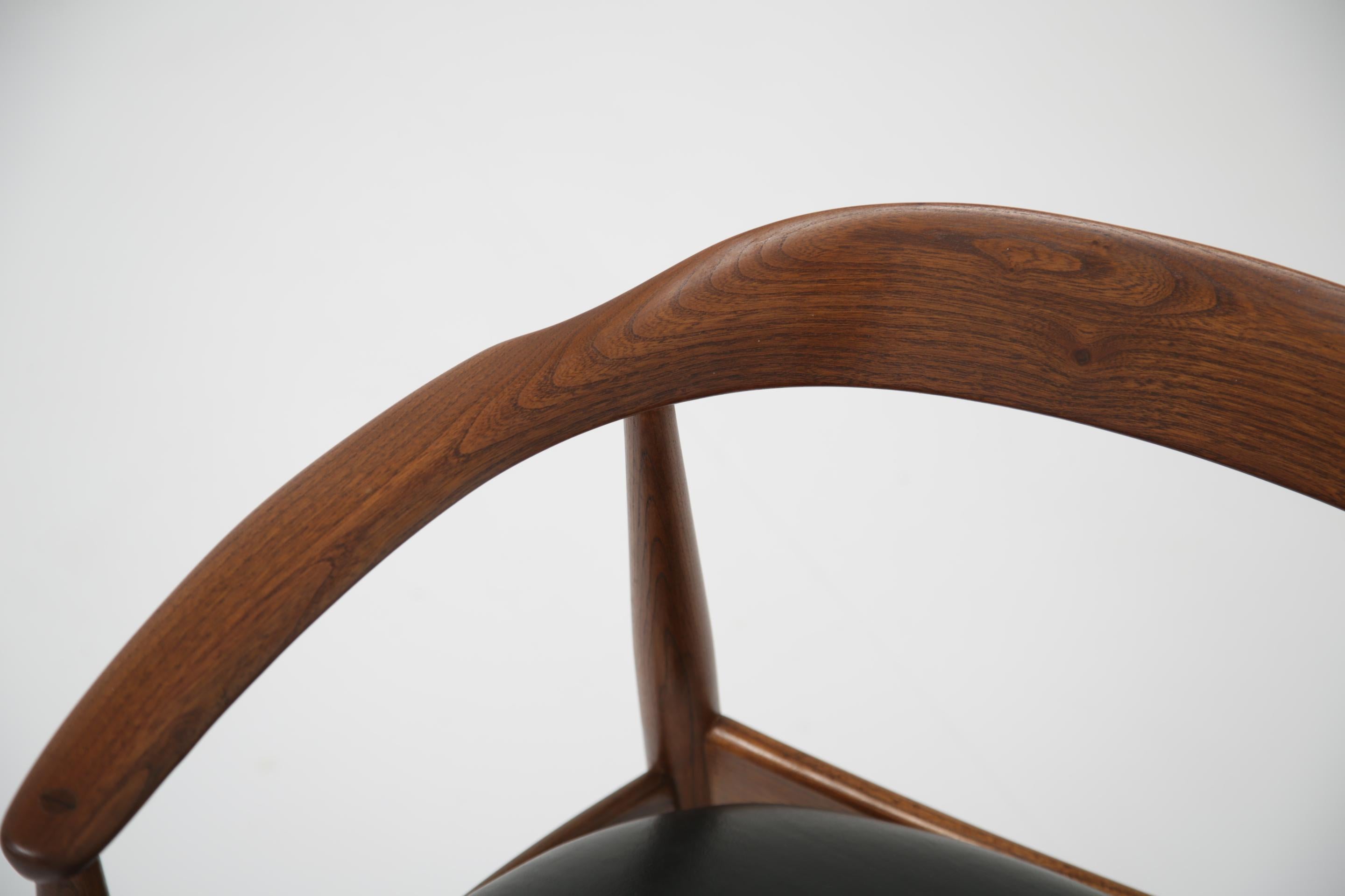 Sedia da scrivania in pelle nera e teak di Illum Wikkelsø per N. Eilersen, 1960. in vendita 2