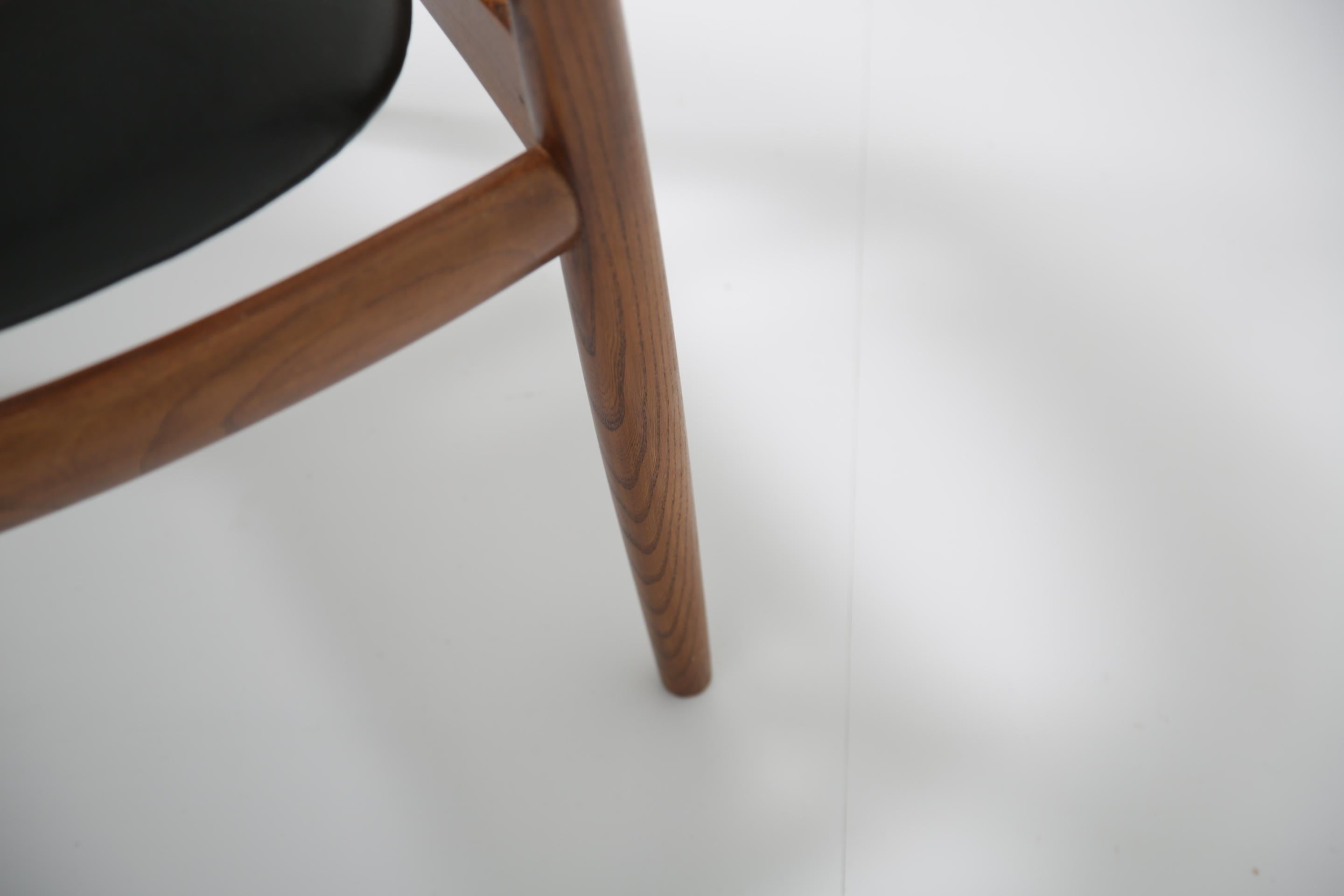 Sedia da scrivania in pelle nera e teak di Illum Wikkelsø per N. Eilersen, 1960. in vendita 3
