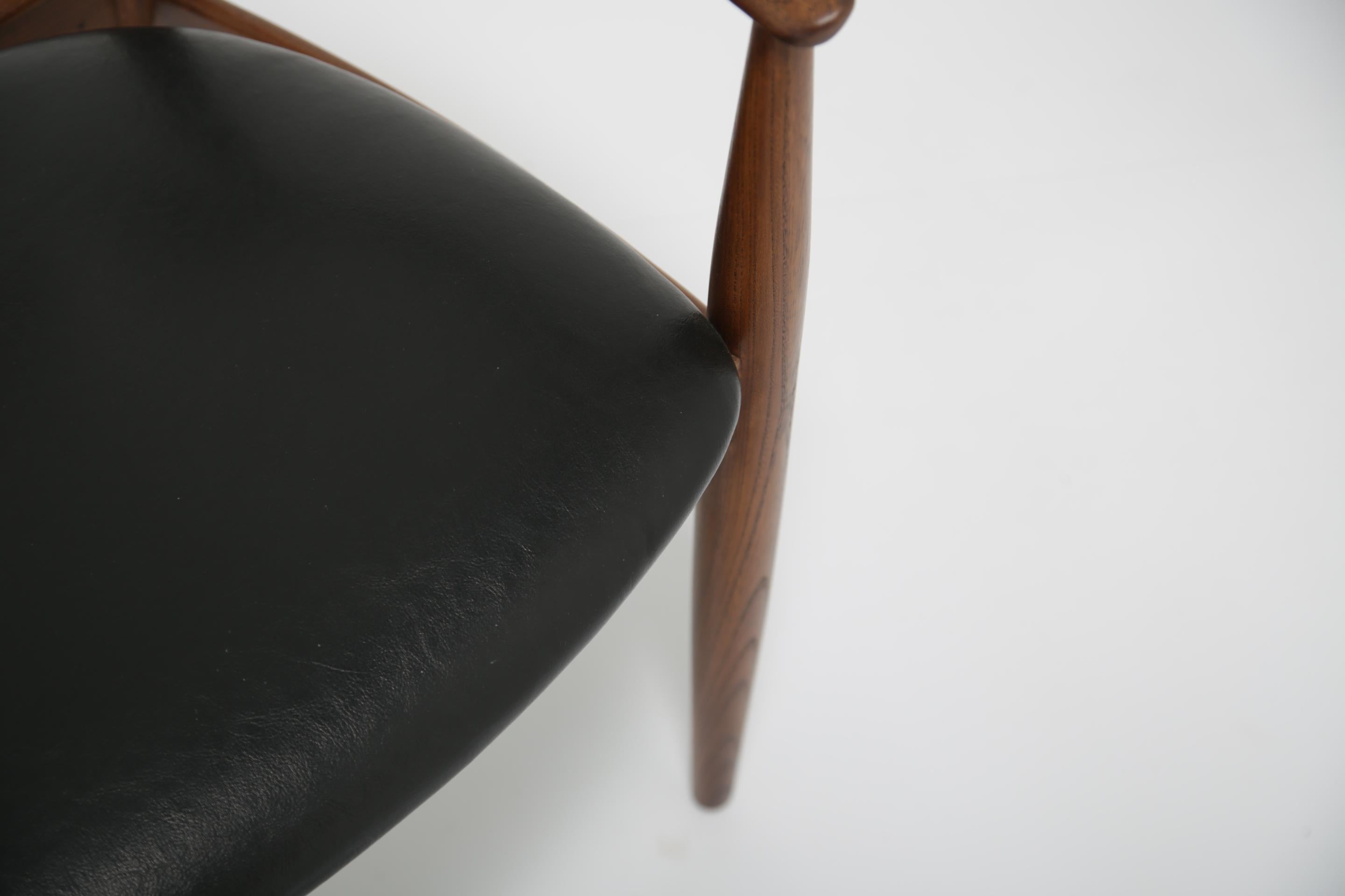 Sedia da scrivania in pelle nera e teak di Illum Wikkelsø per N. Eilersen, 1960. in vendita 4