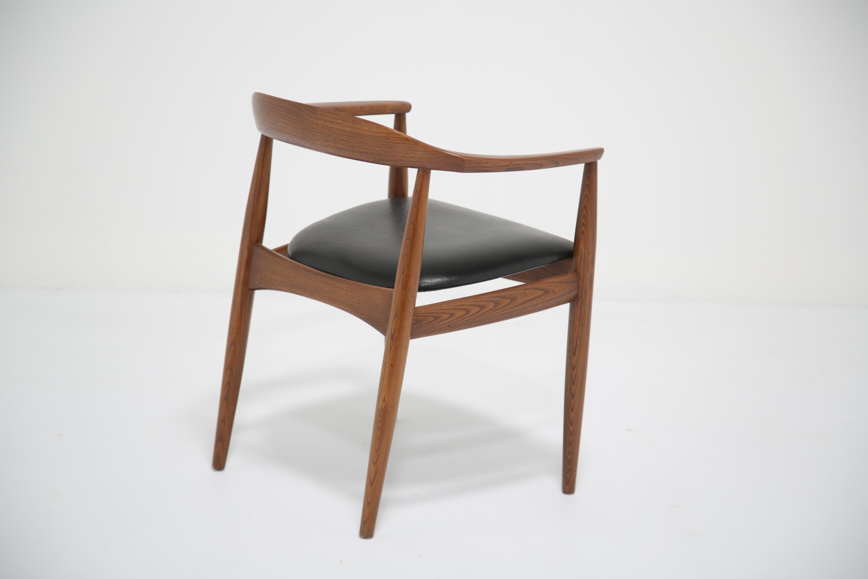 Sedia da scrivania in pelle nera e teak di Illum Wikkelsø per N. Eilersen, 1960. in vendita 5