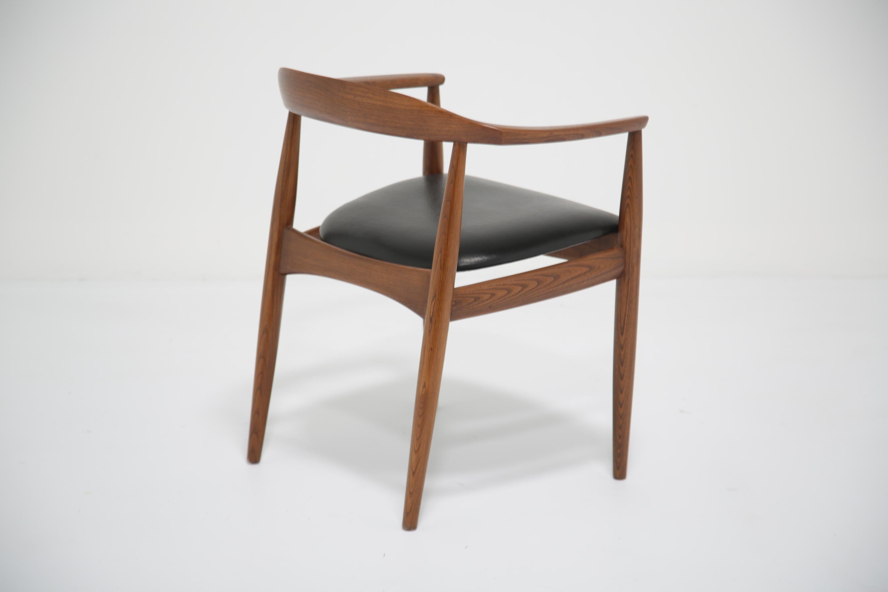 Sedia da scrivania in pelle nera e teak di Illum Wikkelsø per N. Eilersen, 1960. in vendita 6