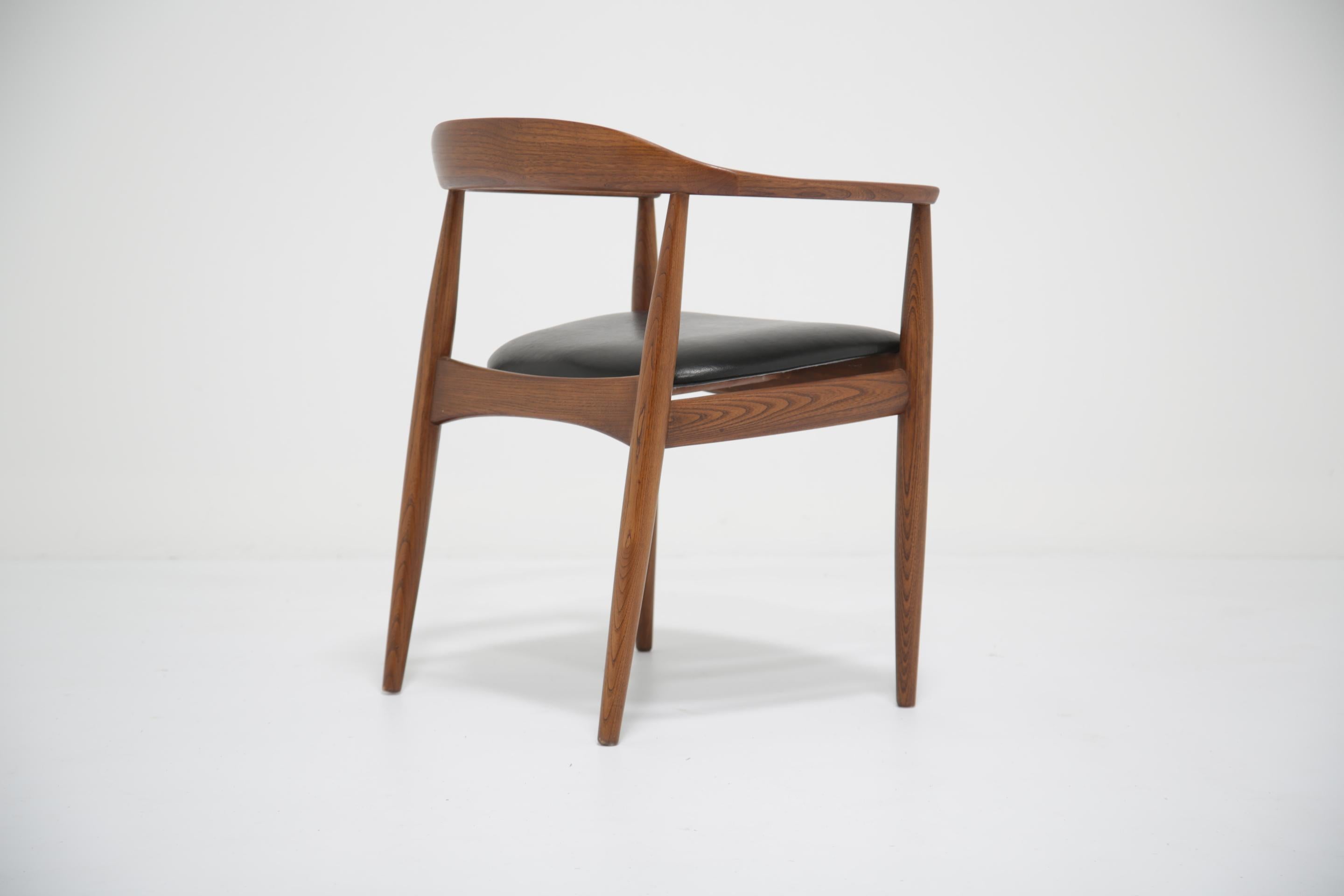 Sedia da scrivania in pelle nera e teak di Illum Wikkelsø per N. Eilersen, 1960. in vendita 7