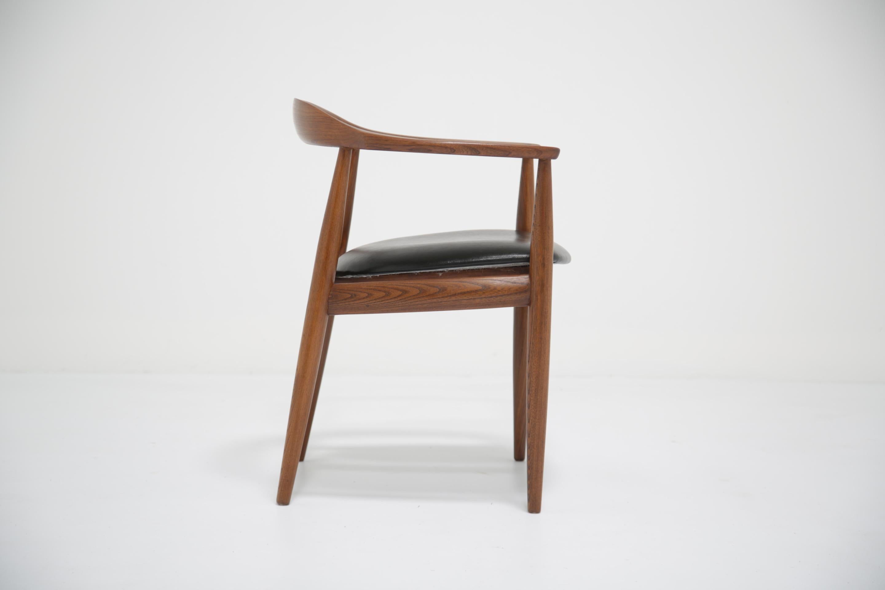 Sedia da scrivania in pelle nera e teak di Illum Wikkelsø per N. Eilersen, 1960. in vendita 9