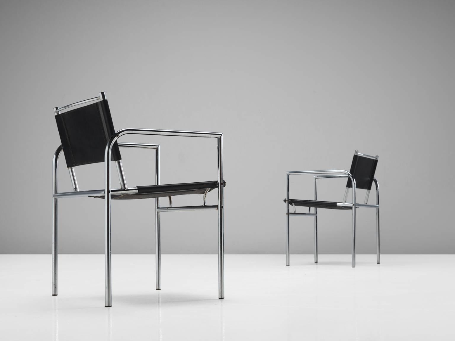 Milieu du XXe siècle Ensemble hollandais de quatre fauteuils en cuir noir et acier tubulaire en vente