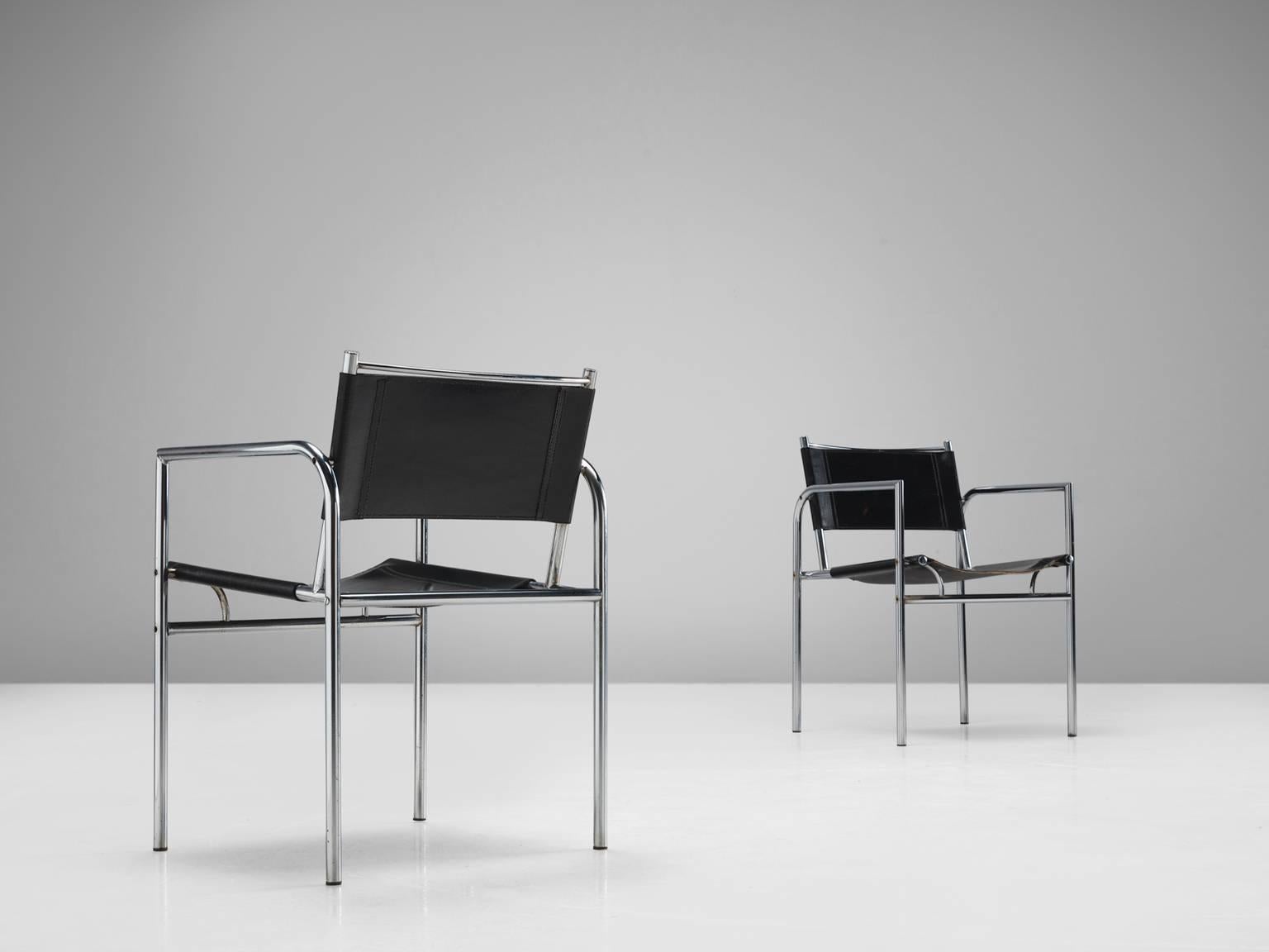 Niederländischer Satz von vier Sesseln aus schwarzem Leder und Stahlrohr (Moderne der Mitte des Jahrhunderts) im Angebot