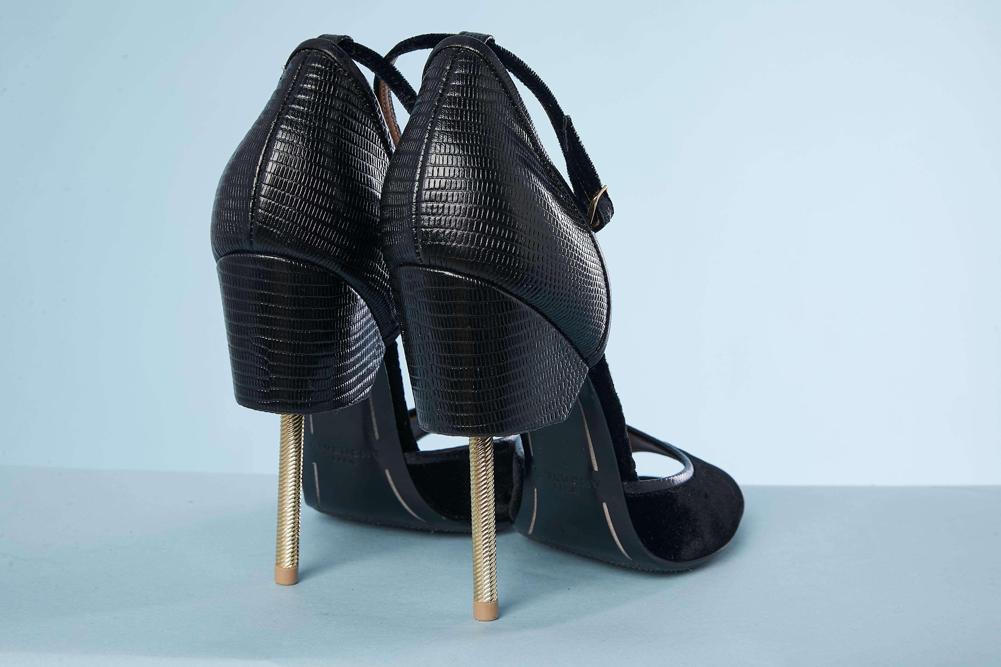 Sandale à talon haut en cuir et velours noir avec talon à vis métallique Givenchy  Neuf - En vente à Saint-Ouen-Sur-Seine, FR