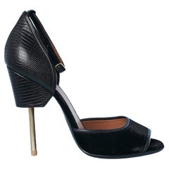 Sandalo con tacco alto in pelle e velluto nero e vite metallica Givenchy