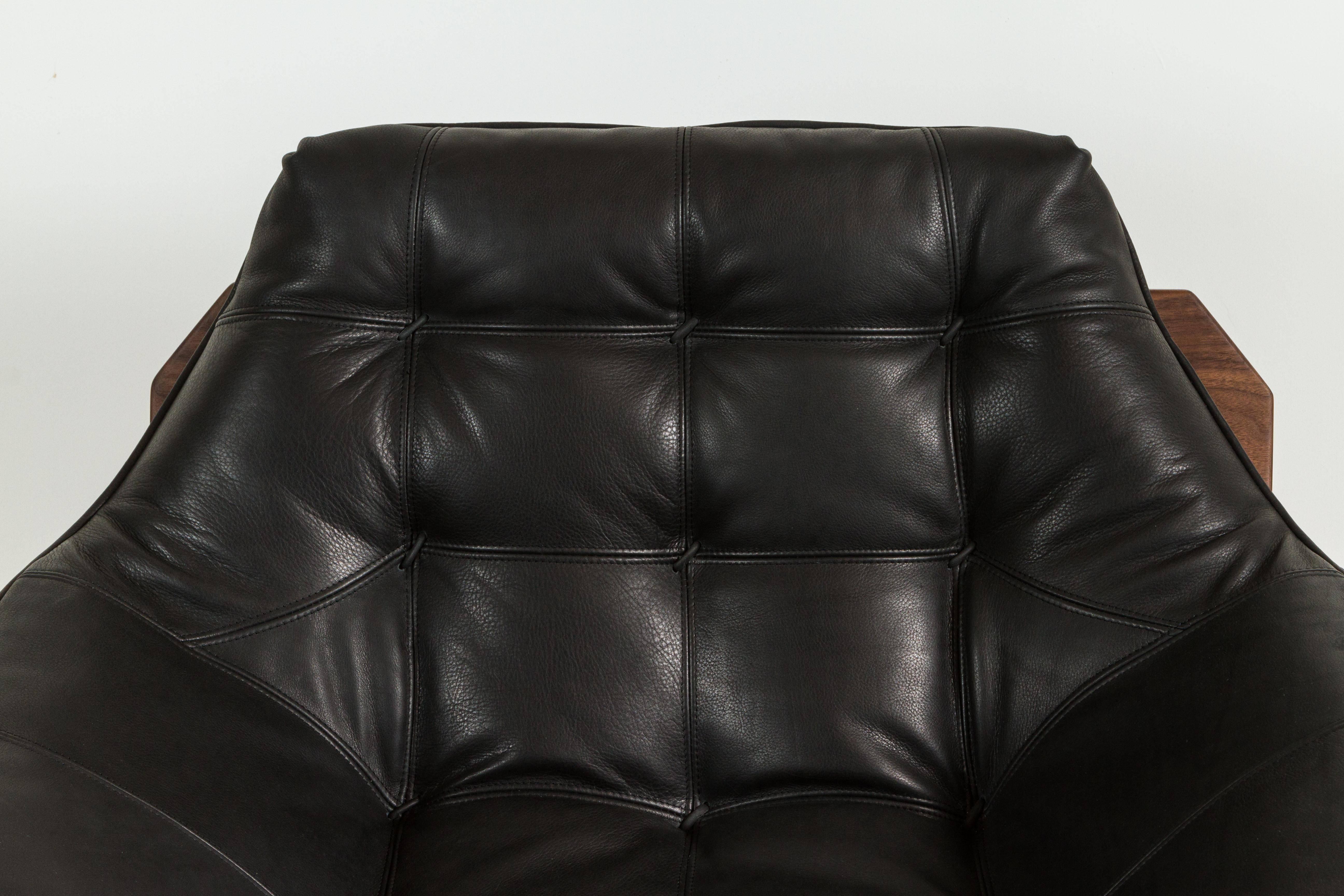 Mid-Century Modern Black Leather and Walnut Ojai Lounge Chair by Lawson-Fenning