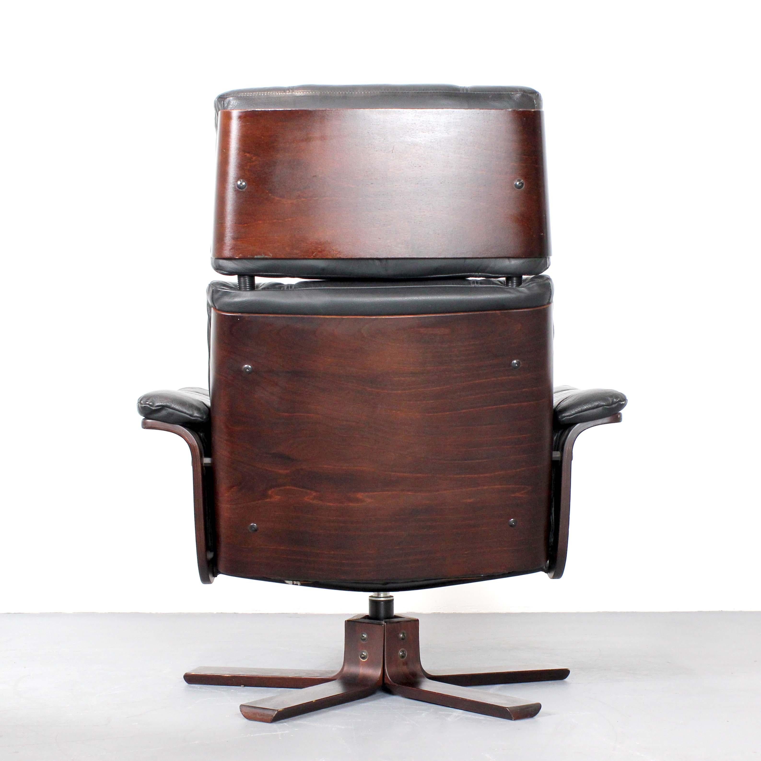 Late 20th Century Black leather and wood armchair with ottoman - Kebe - Denmark - c. 1980 For Sale