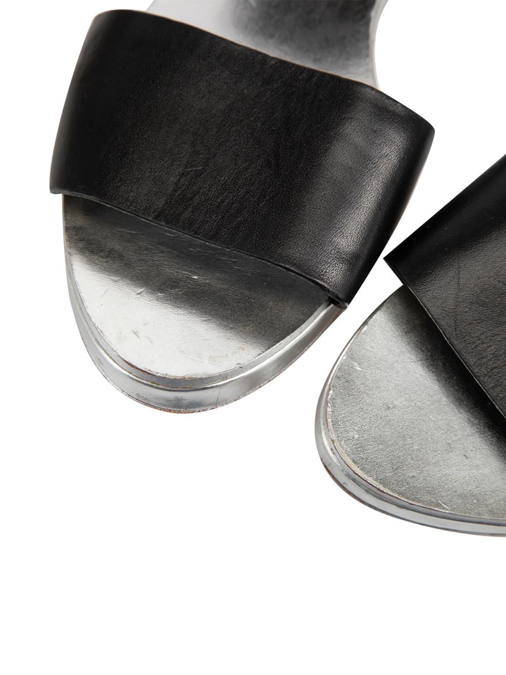 Sandales plates à lanières en cuir noir Taille IT 38.5 en vente 1