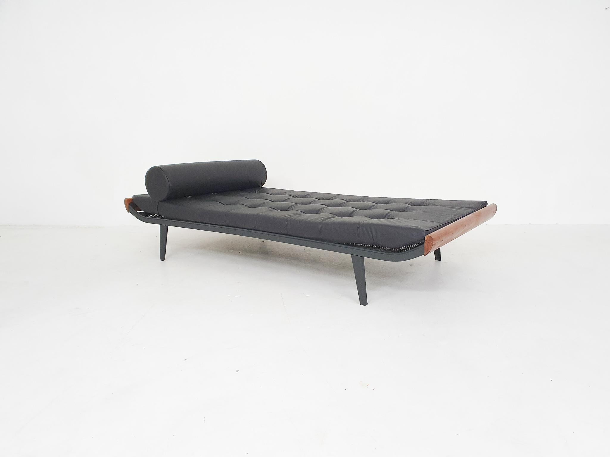 Mid-Century Modern Black Leather A.R. Cordemeyer for Auping “Cleopatra” Daybed The Netherlands 1953