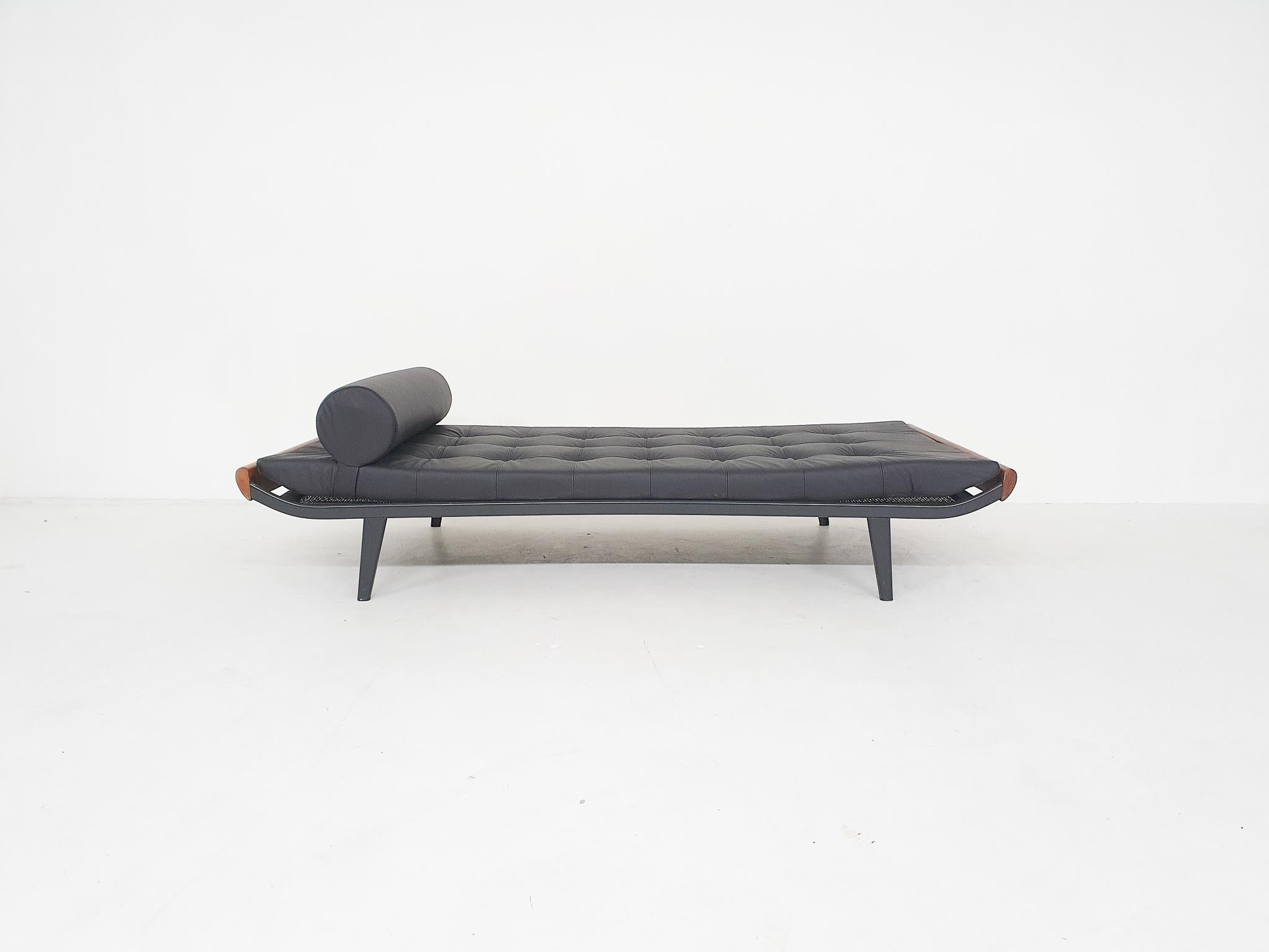 Dutch Black Leather A.R. Cordemeyer for Auping “Cleopatra” Daybed The Netherlands 1953