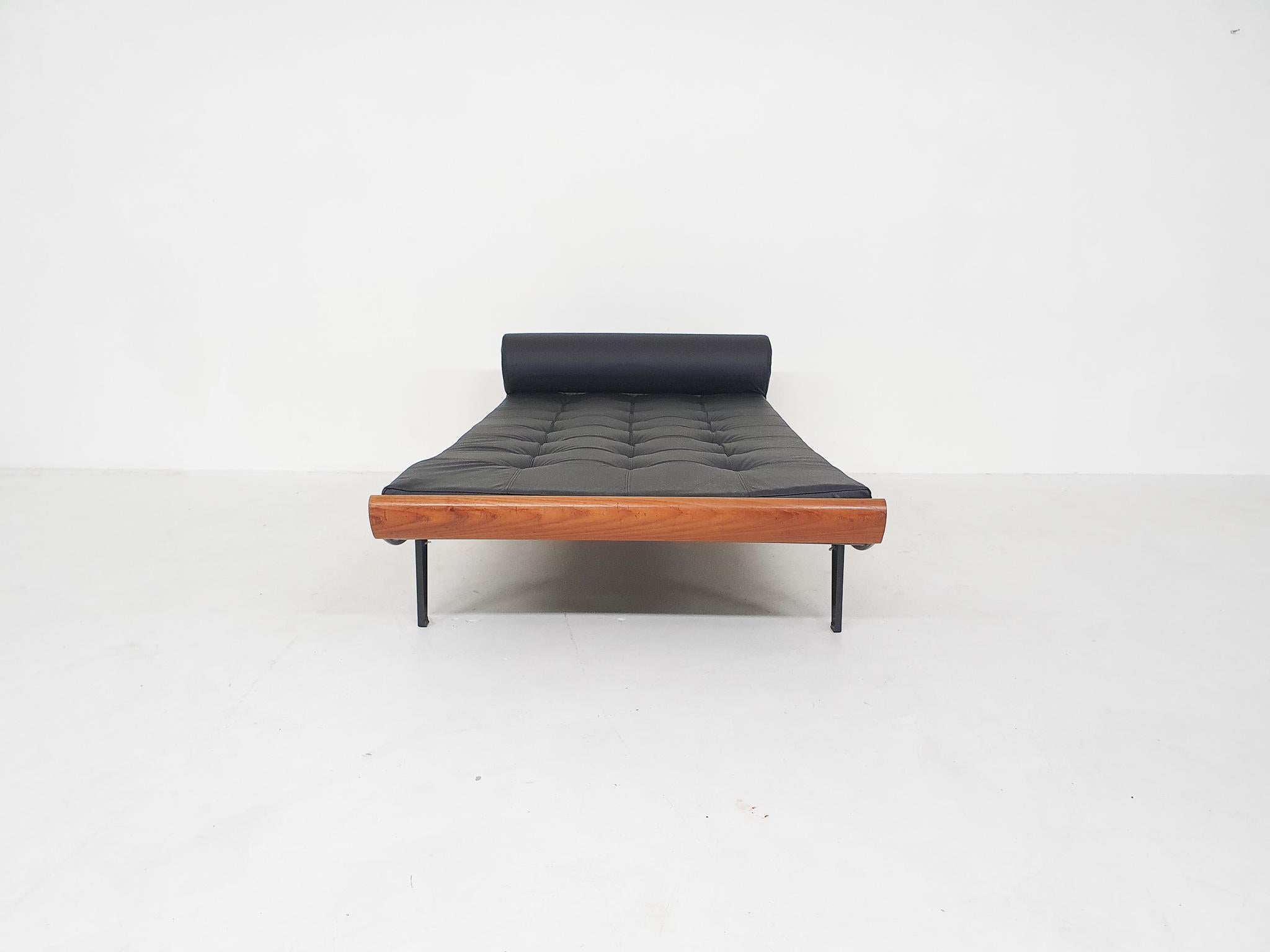 Black Leather A.R. Cordemeyer for Auping “Cleopatra” Daybed The Netherlands 1953 2