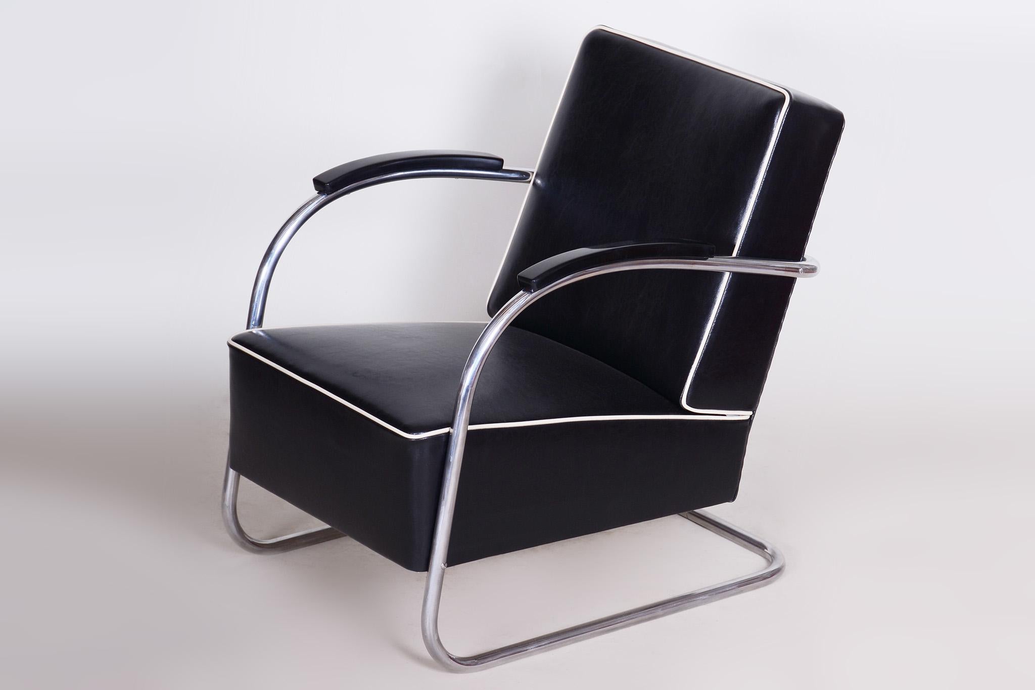 Bauhaus Black Leather Armchair, 1930s Czechia, Made by Mucke-Melder and Fully Restored For Sale