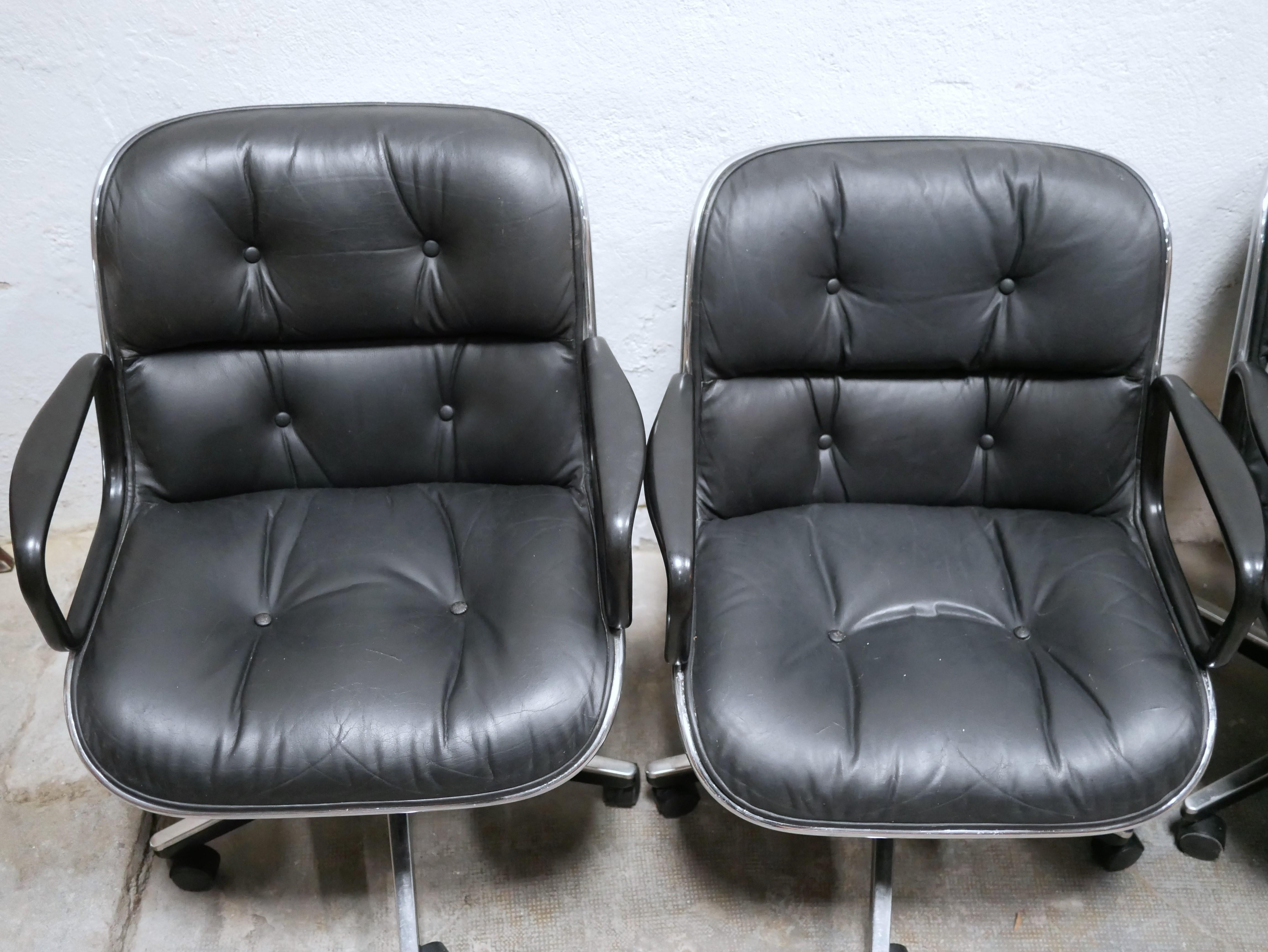 Black leather armchair by Charles Pollock for Knoll International For Sale 11