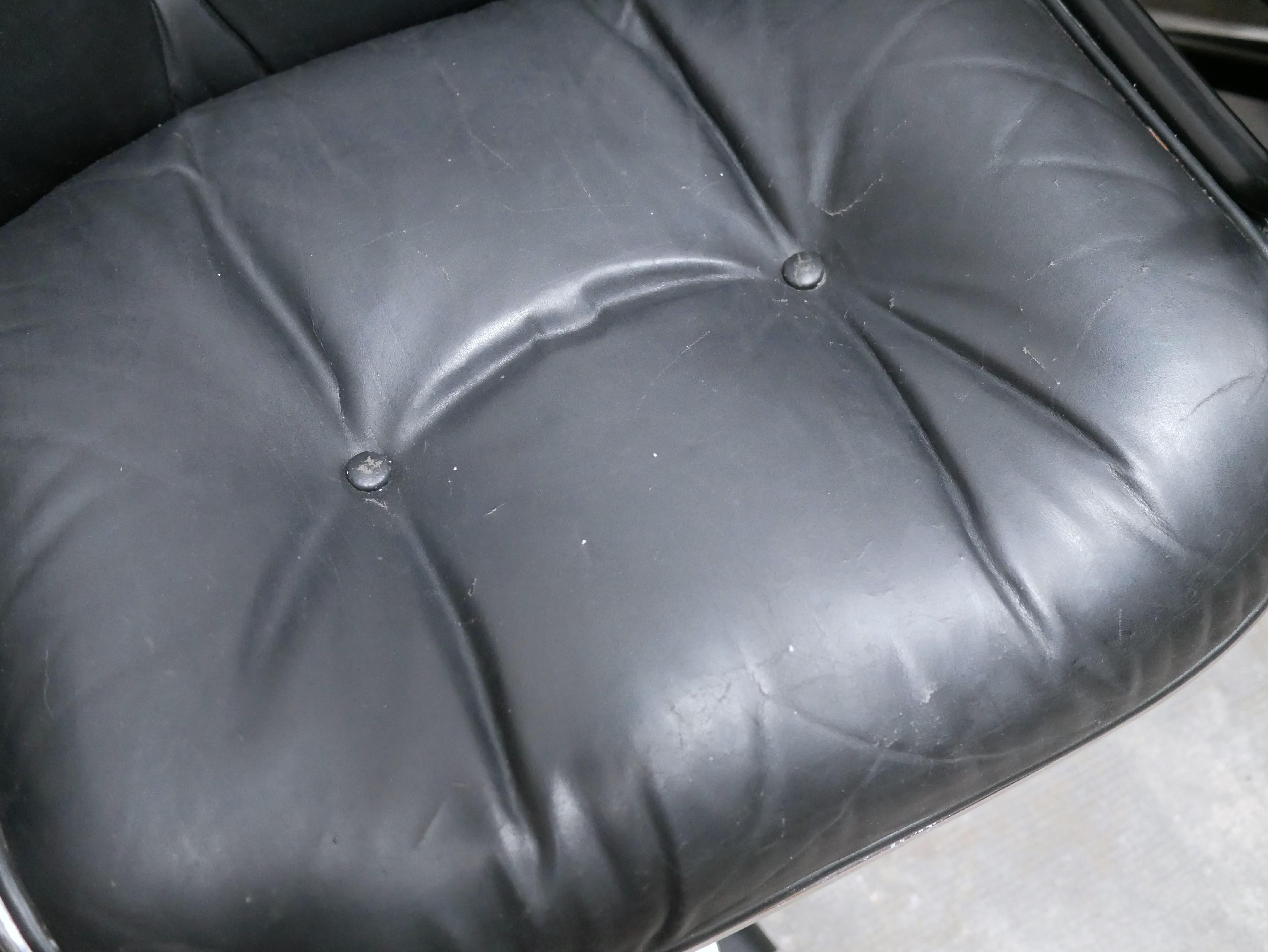 Black leather armchair by Charles Pollock for Knoll International For Sale 13