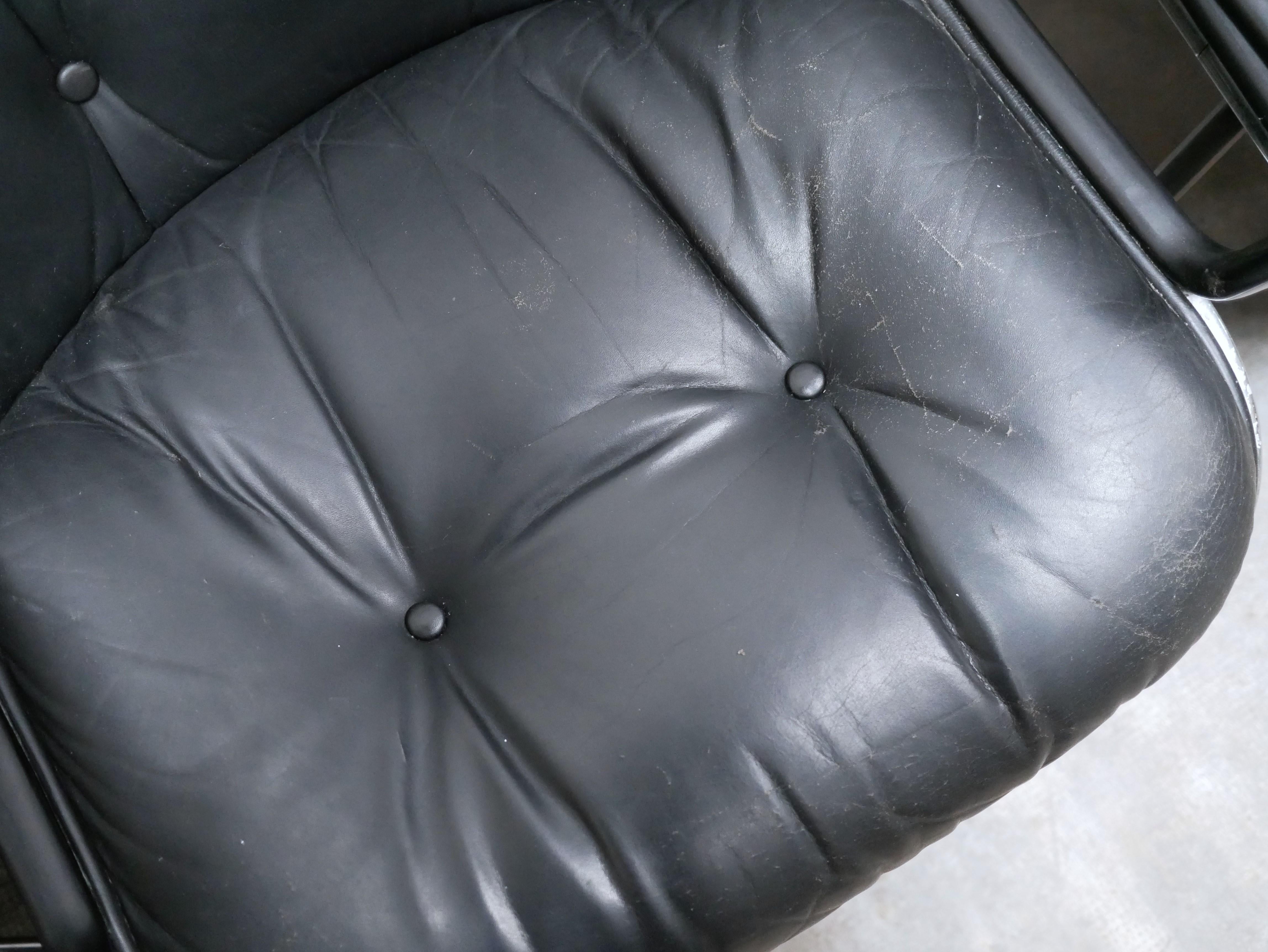 American Black leather armchair by Charles Pollock for Knoll International For Sale