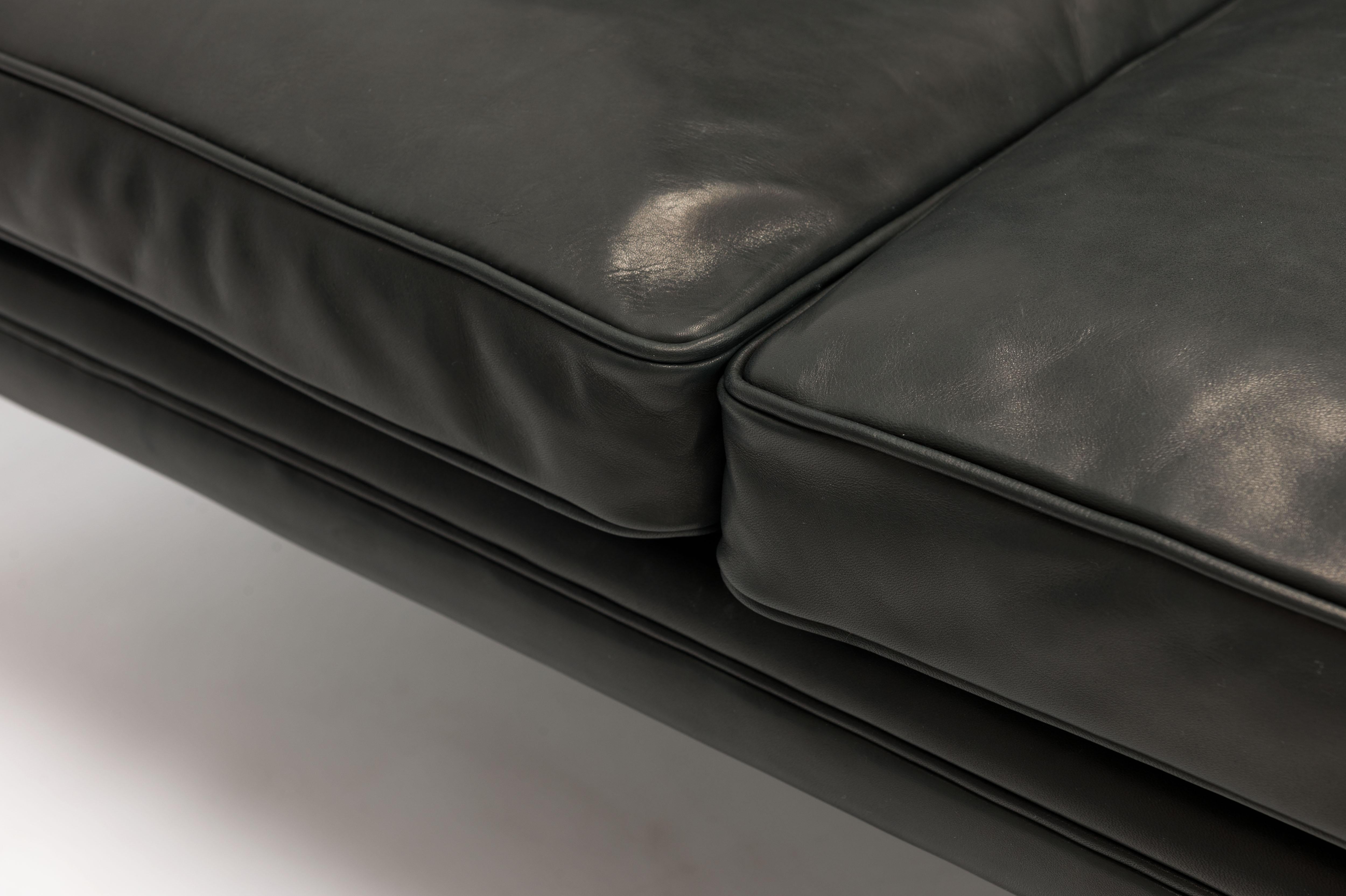 Black Leather Arne Vodder AV53 / 3 Sofa, Ivan Schlechter, Denmark 2