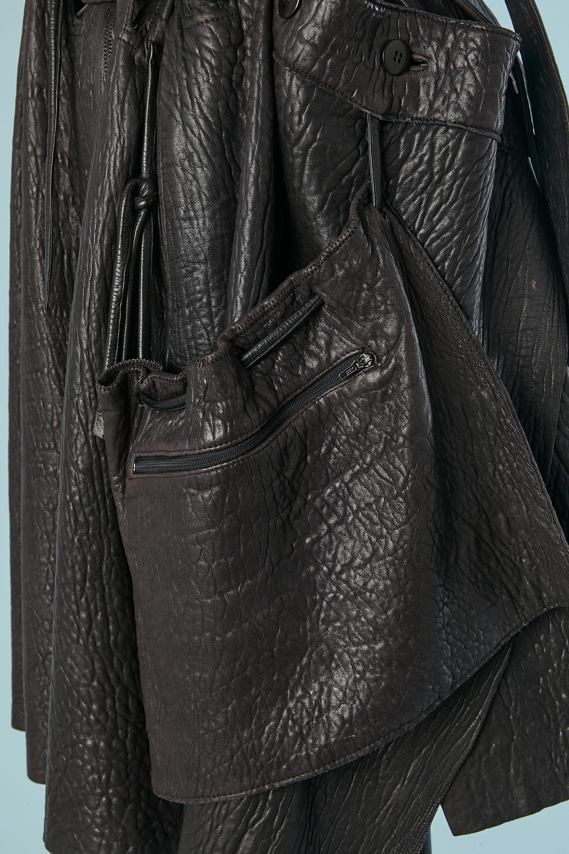 Jupe portefeuille asymétrique en cuir noir avec sac en cuir sur le devant Issey Miyake Excellent état - En vente à Saint-Ouen-Sur-Seine, FR