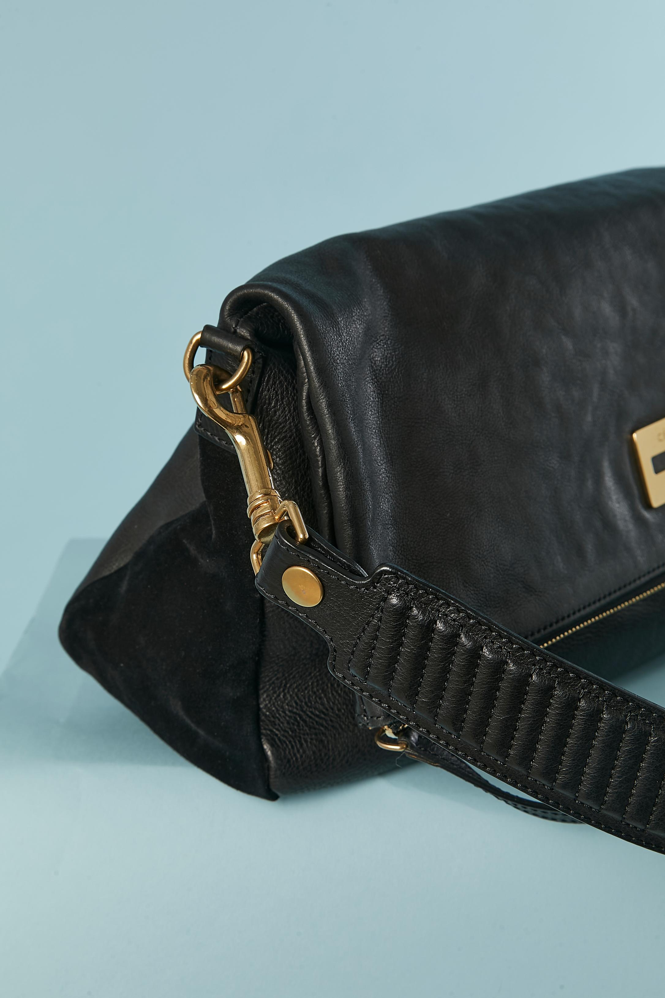Black leather bag foiled on the top and gold zip closure Céline In Excellent Condition For Sale In Saint-Ouen-Sur-Seine, FR