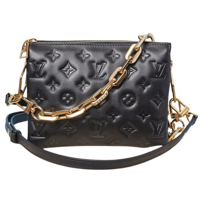 Borsa in pelle nera con monogramma in rilievo e doppia tracolla LOUIS VUITTON in vendita