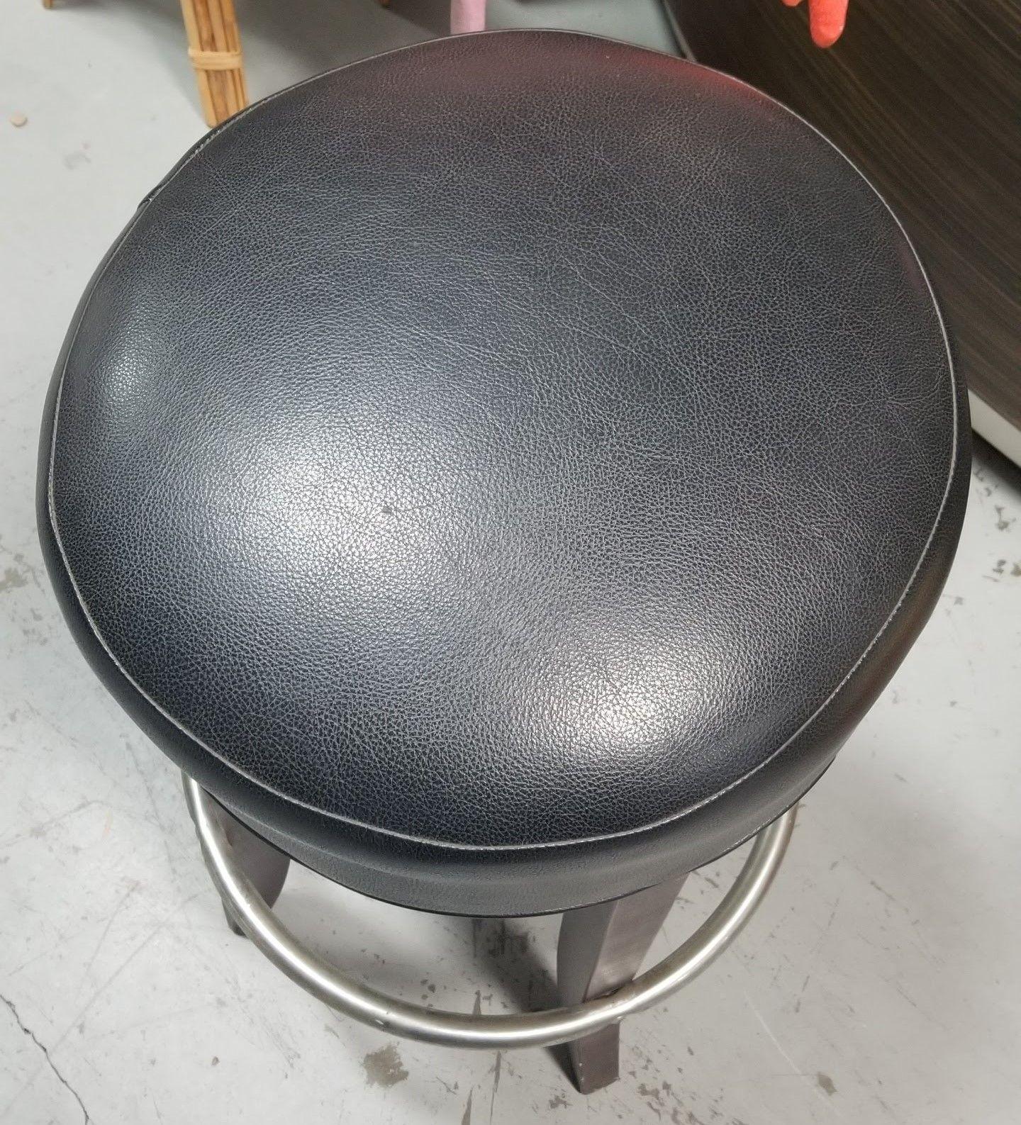 Late 20th Century Black Leather Bar Stools with Chrome Foot Rests For Sale