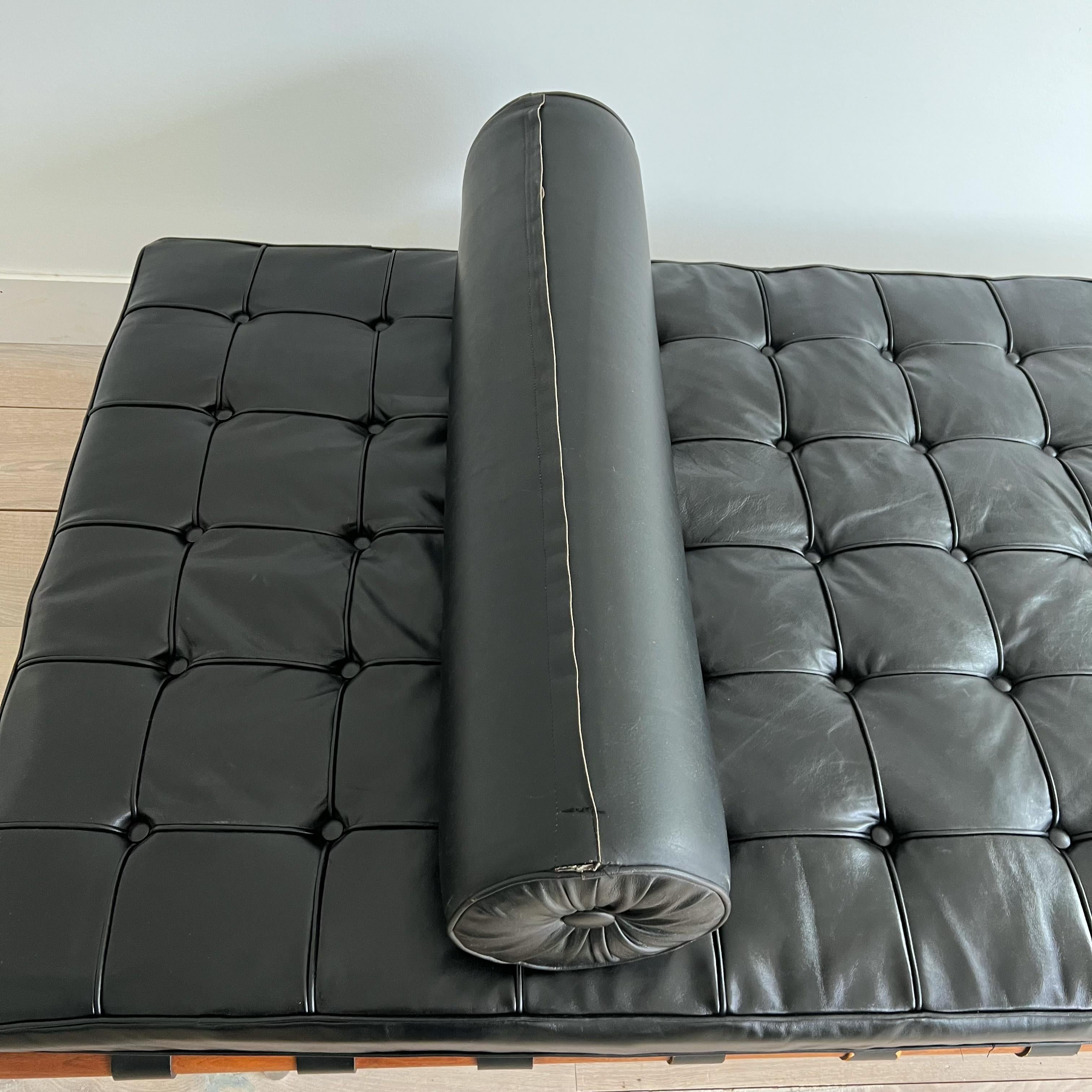 Barcelona-Tagesbett aus schwarzem Leder von Mies Van Der Rohe für Knoll im Angebot 6